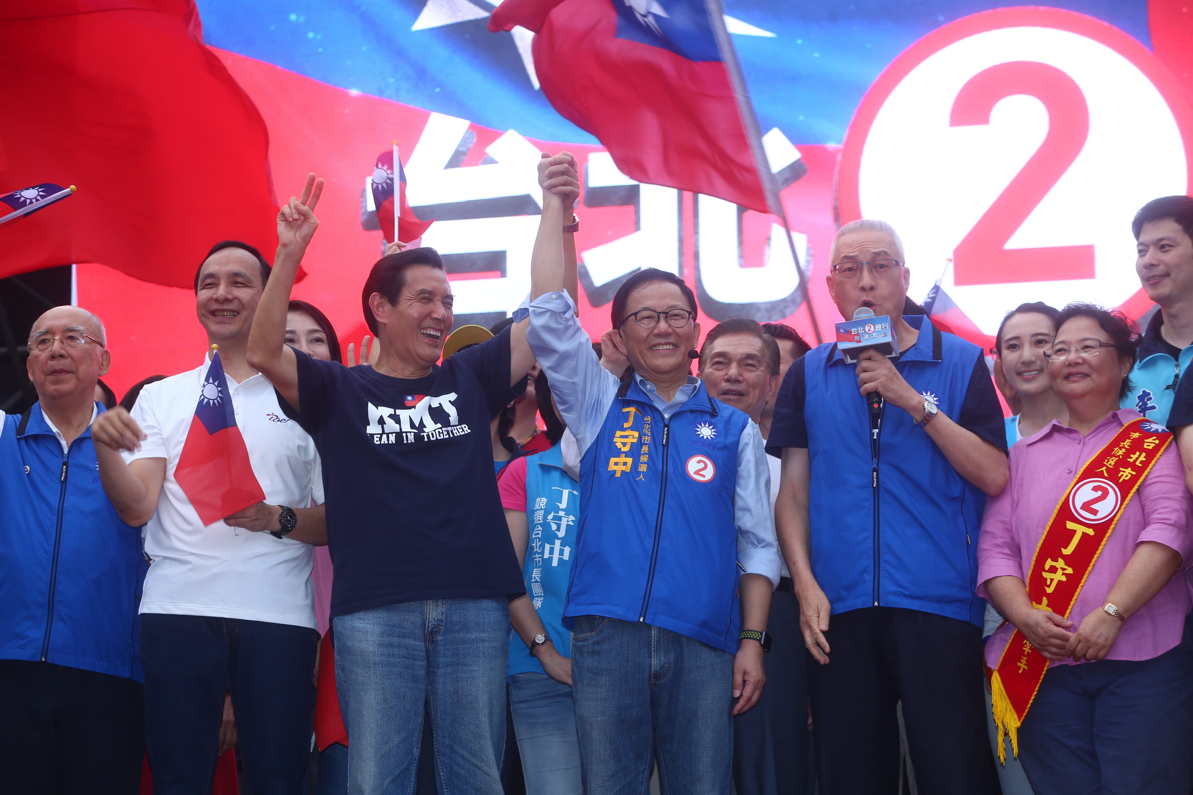 國民黨台北市長候選人丁守中今在凱道造勢,批現任市長柯文哲只會說幹話。