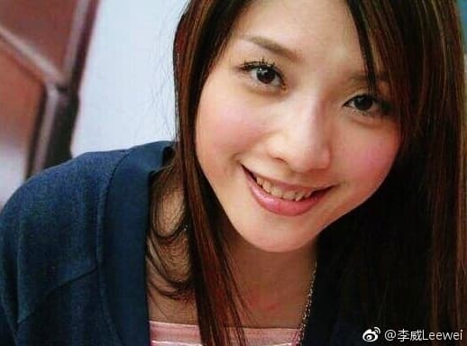 李威和許瑋倫曾是戀人,許瑋倫過世11年來,李威每年都會祝她生日快樂。(翻攝自李威微博)