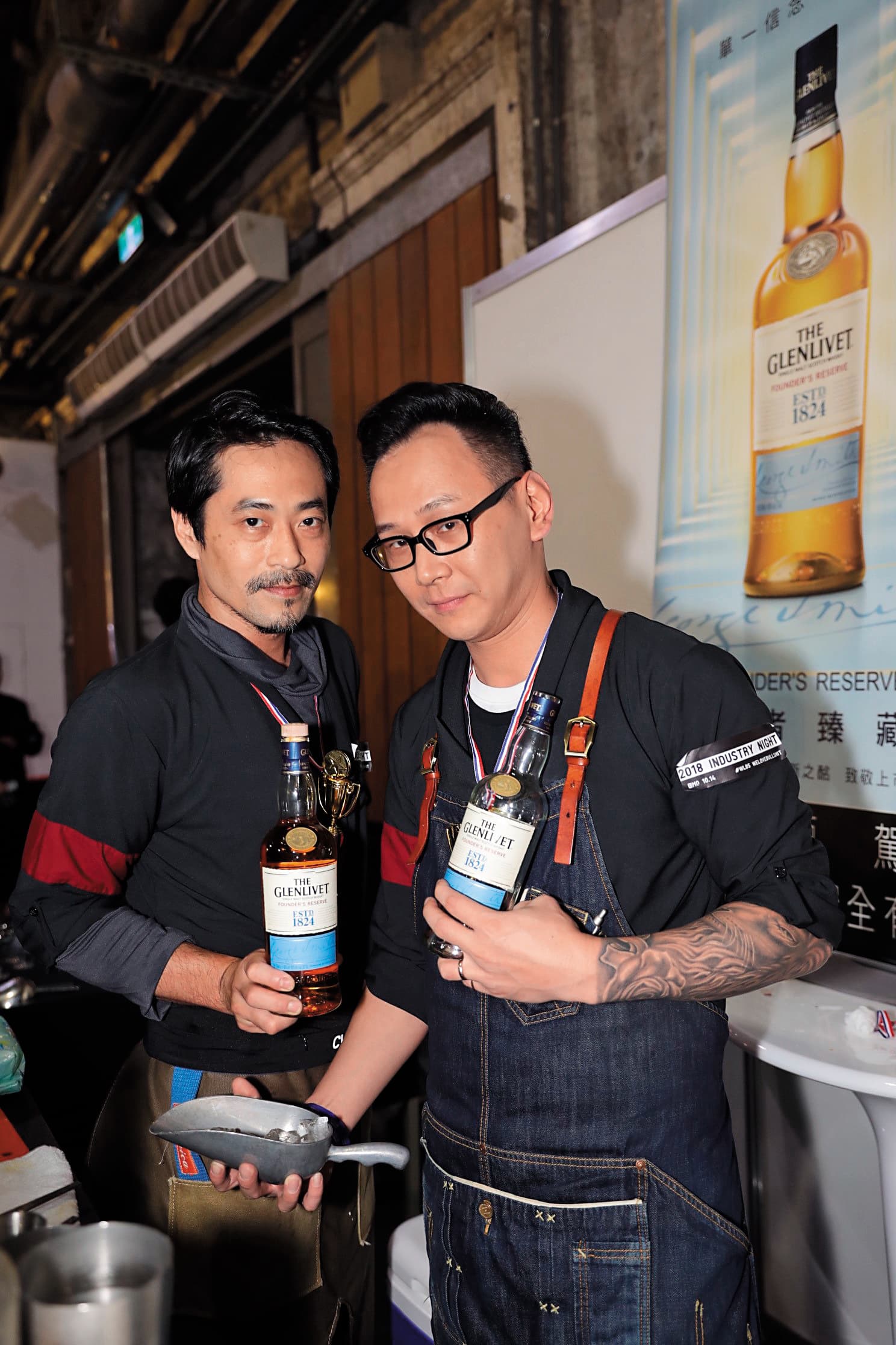 2位從高雄北上的Bartender，Asen（左）及Pietro（右）替格蘭利威站台。