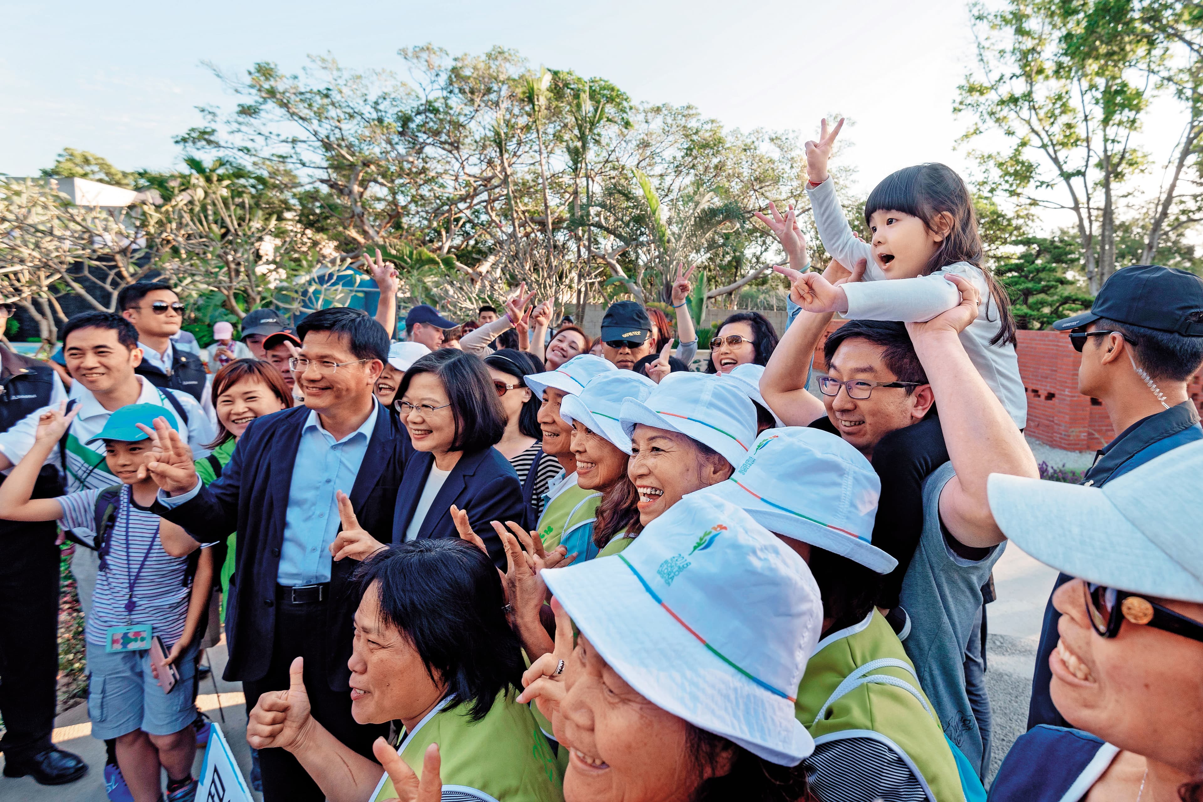 蔡英文選前趴趴走,日前還到台中花博參觀,拉抬林佳龍選情。(總統府提供)