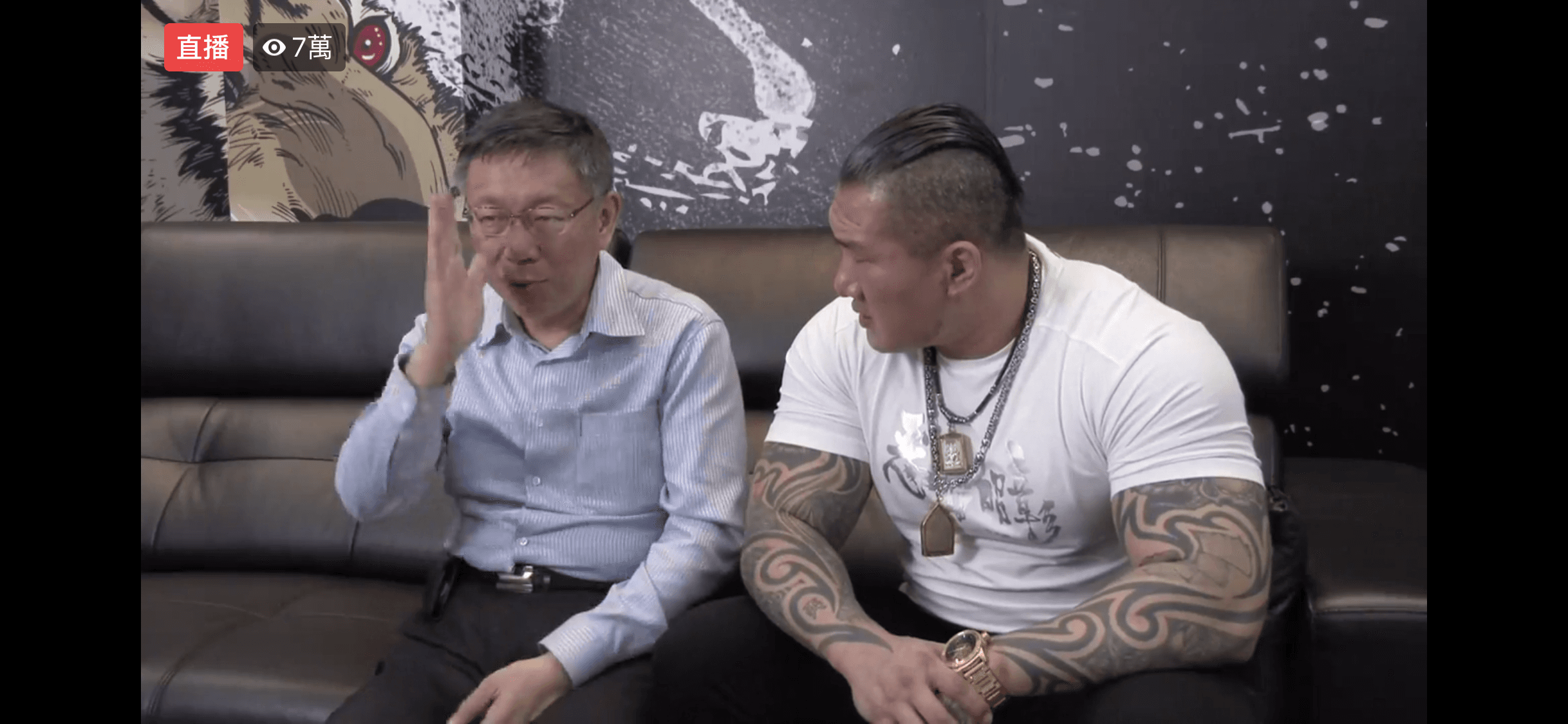 柯文哲與館長直播，柯一路都暢談自己過去4年的政績。（取自館長臉書）