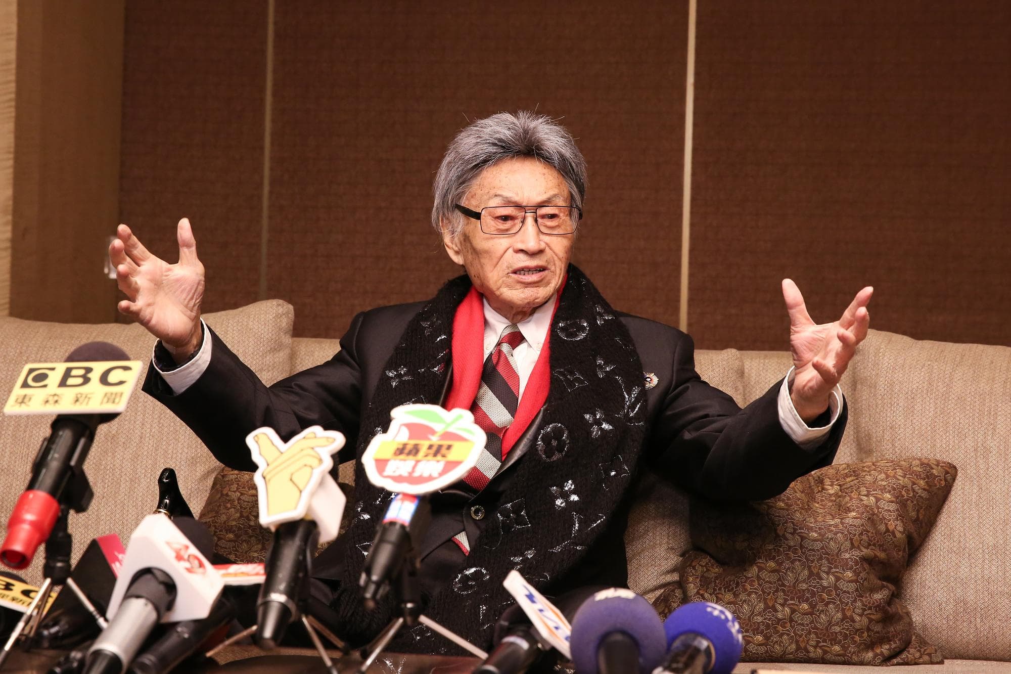 傅達仁原訂3月就要執行安樂死,但因為兒子為替他沖喜提前結婚,直到6月7號才再赴瑞士執行「陪伴性自殺」。