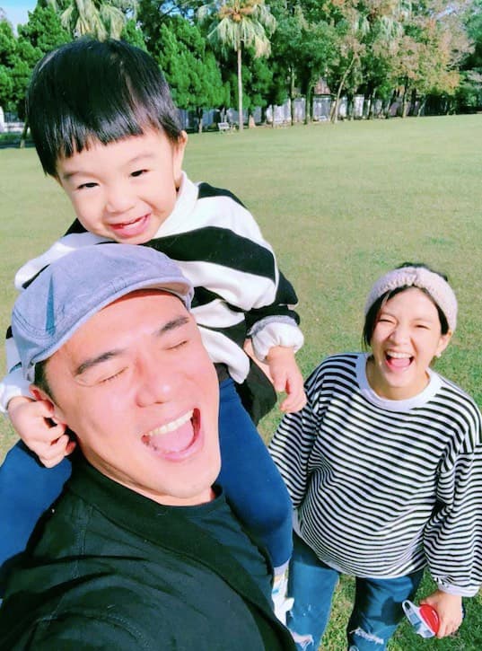 竇智孔和老婆幃幃婚後,有一個2歲兒子大福。(竇智孔提供)