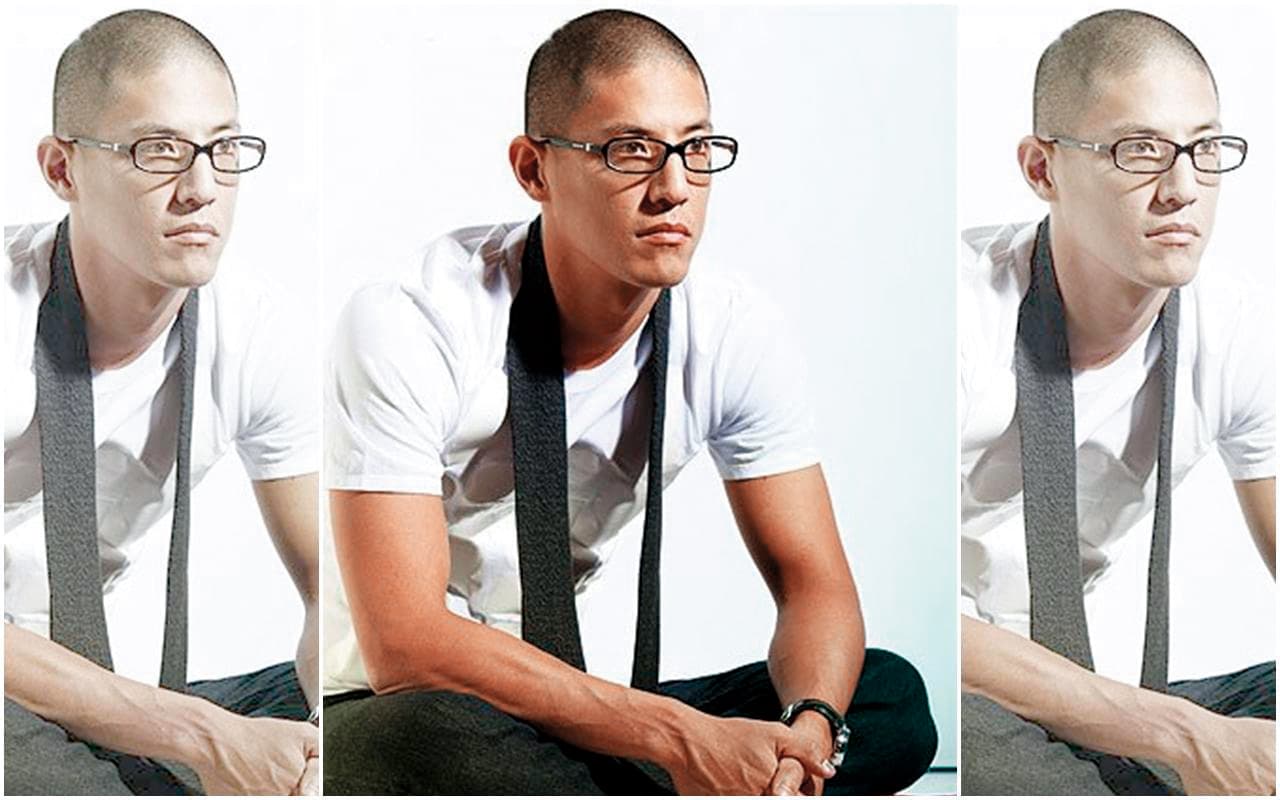 蔣友柏外型高大帥氣,近年卻被直擊婚變,帶著曖昧的女助理到處走。(翻攝蔣友柏臉書)