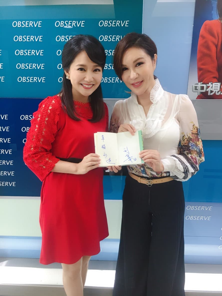 知名主持人利菁接受哈遠儀主播專訪。（中視提供）