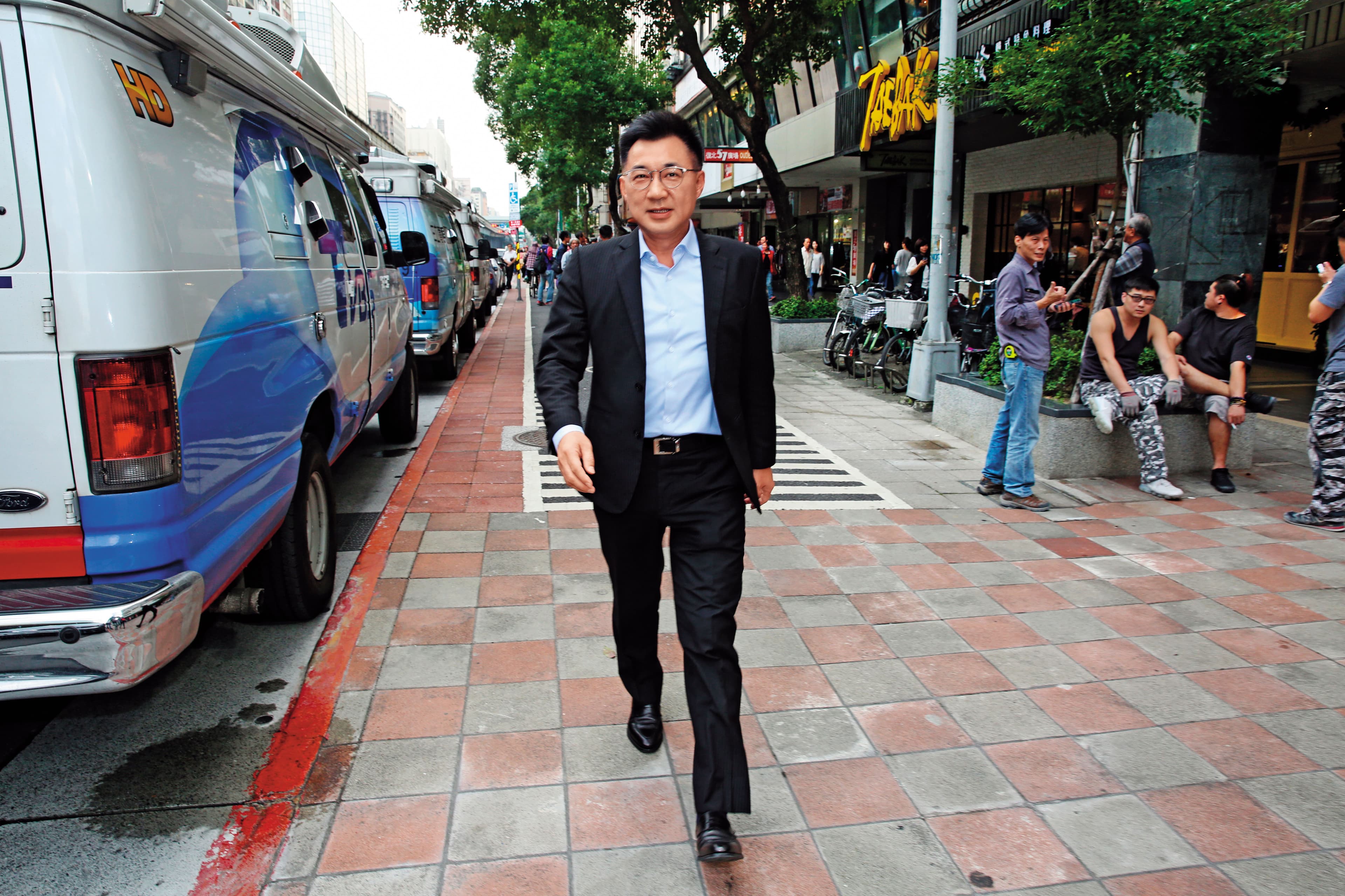 立院黨團幕僚群喊出江啟臣搭配蔣萬安的「江蔣配」,要黨提名不能走回老人政治。