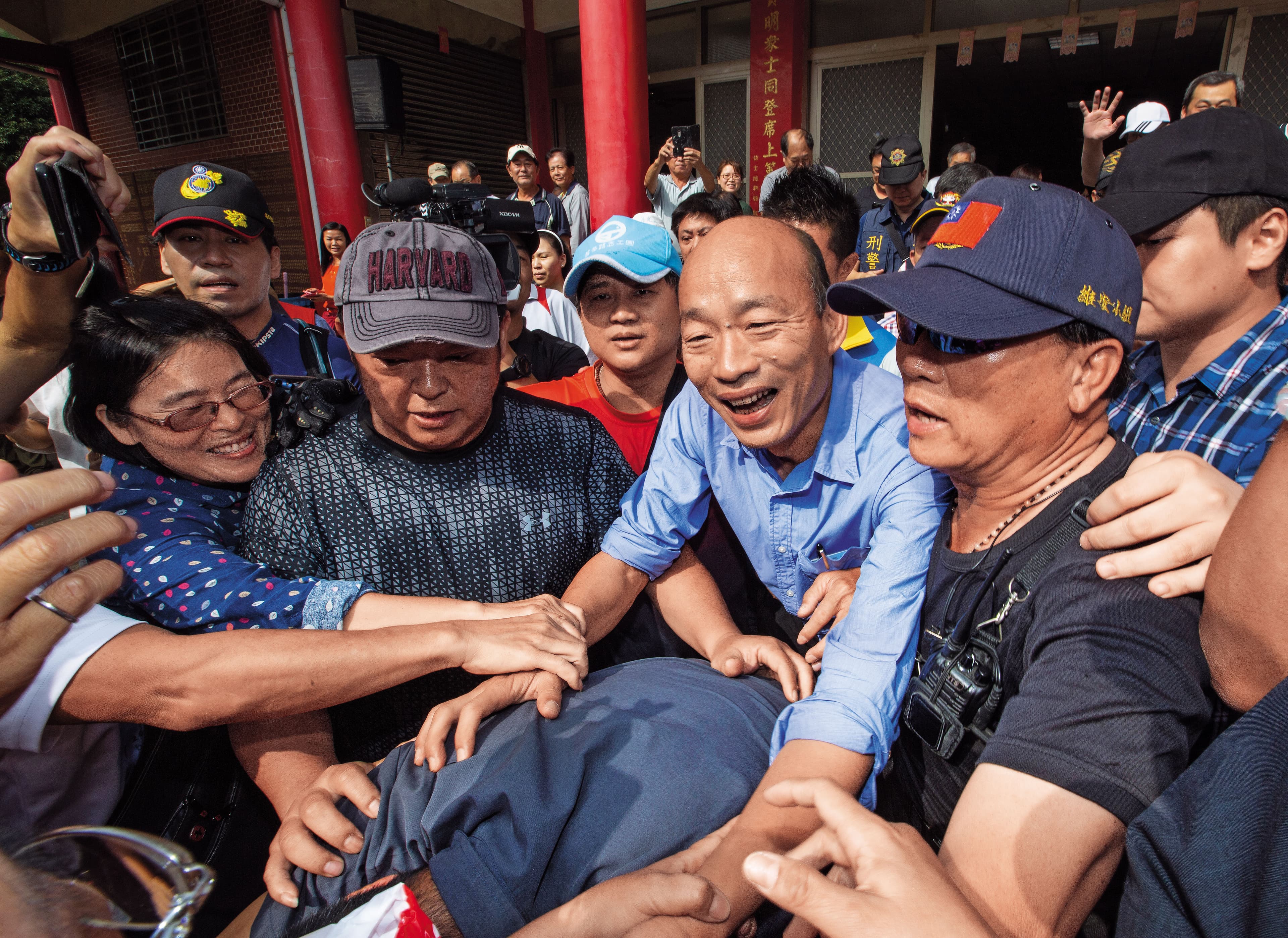 高雄市長當選人韓國瑜暴紅,成為黨內最具實力的諸侯,也是有意參選2020者競相拉攏的對象。
