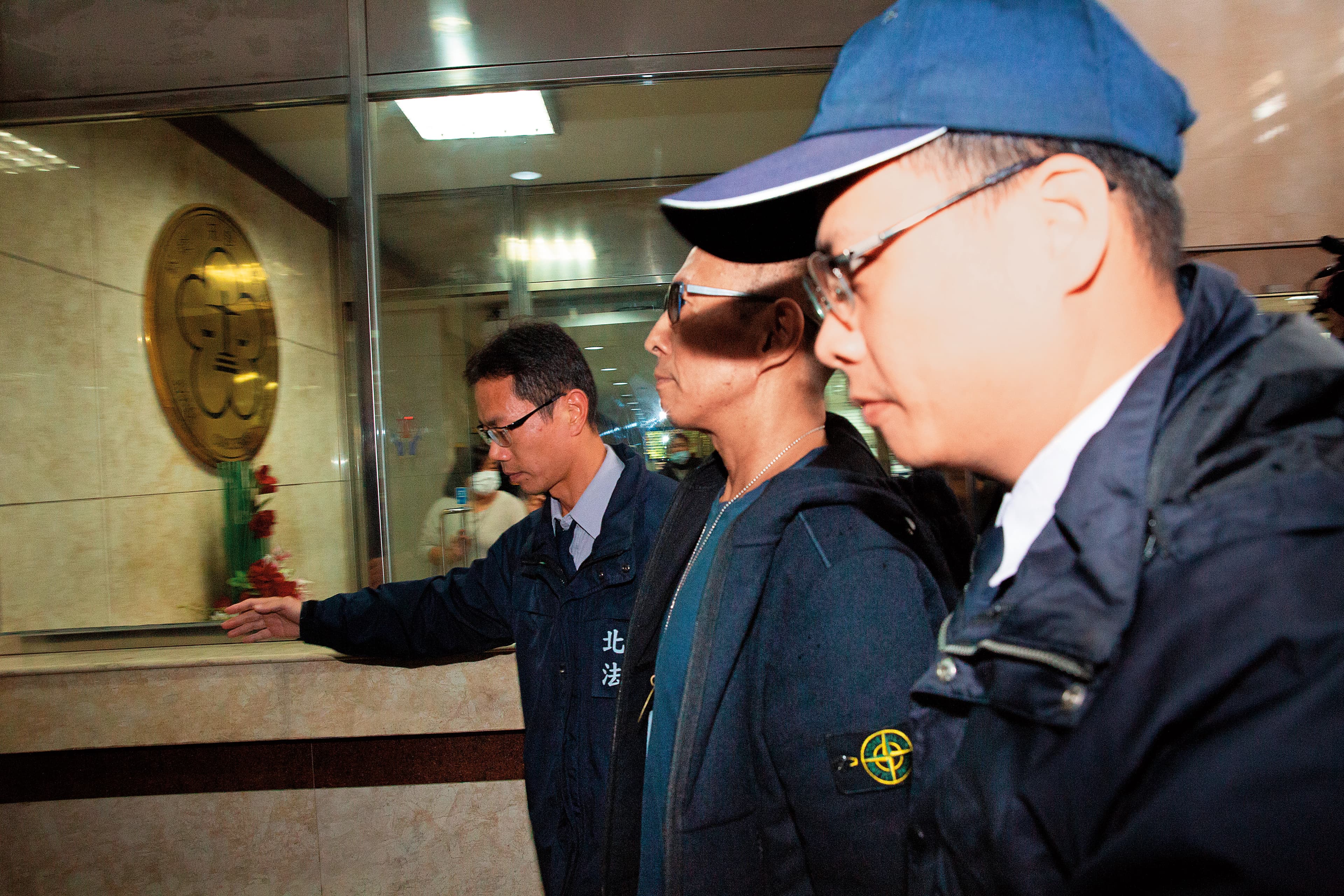 鈕承澤涉嫌性侵一案愈來愈多細節見光，包括受害女子當時生理期，他還強行指姦。即便案情滾雪球，他進偵查庭時，仍一副抬頭挺胸，死不認錯的模樣。
