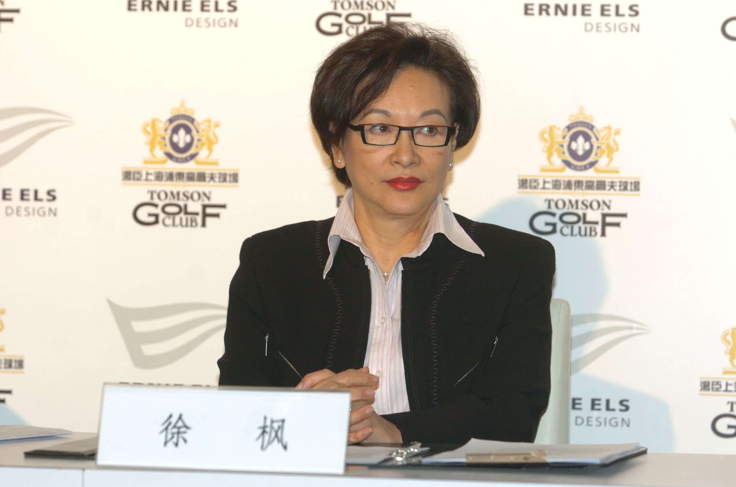 丈夫湯君年2004年過世後,徐楓承接湯臣公司龐大生意,徐楓說:「人難免有脆弱得過不下去的時候,可是真的過了,也就過了。」(東方IC)