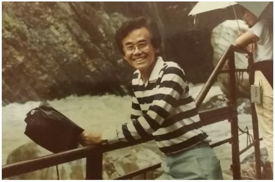 舊照的方振淵笑容親切,心中卻隱藏一段不想談的過去。90歲的他,現在已是一間亞洲數一、數二的翻譯公司董事長,直到這幾年,他才願意談去政治受難的灰暗回憶。(方振淵提供)