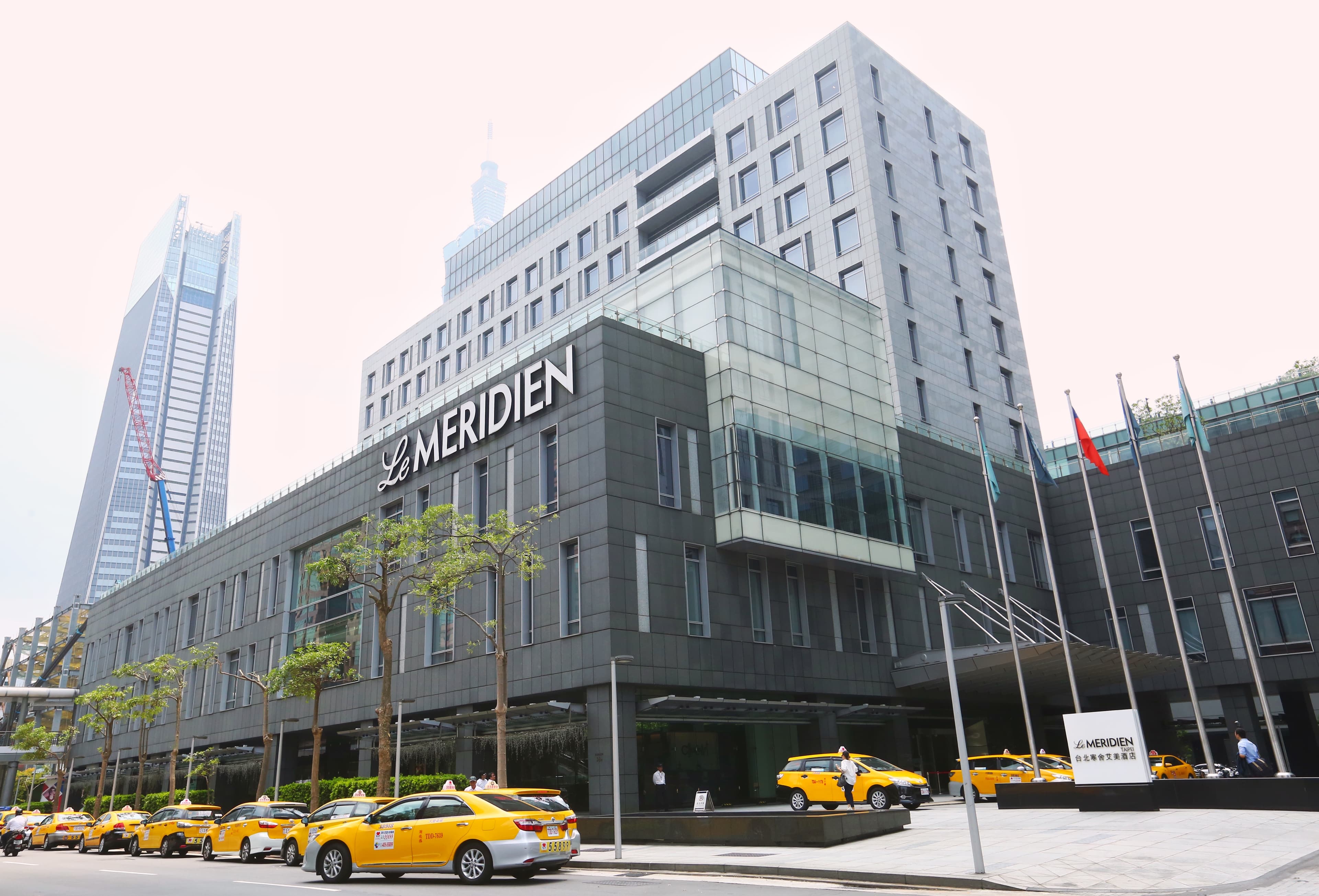 國民黨前主席連戰與夫人連方瑀對寒舍艾美酒店情有獨鍾,不只女兒歸寧宴,連兩人50週年金婚也在此設席。