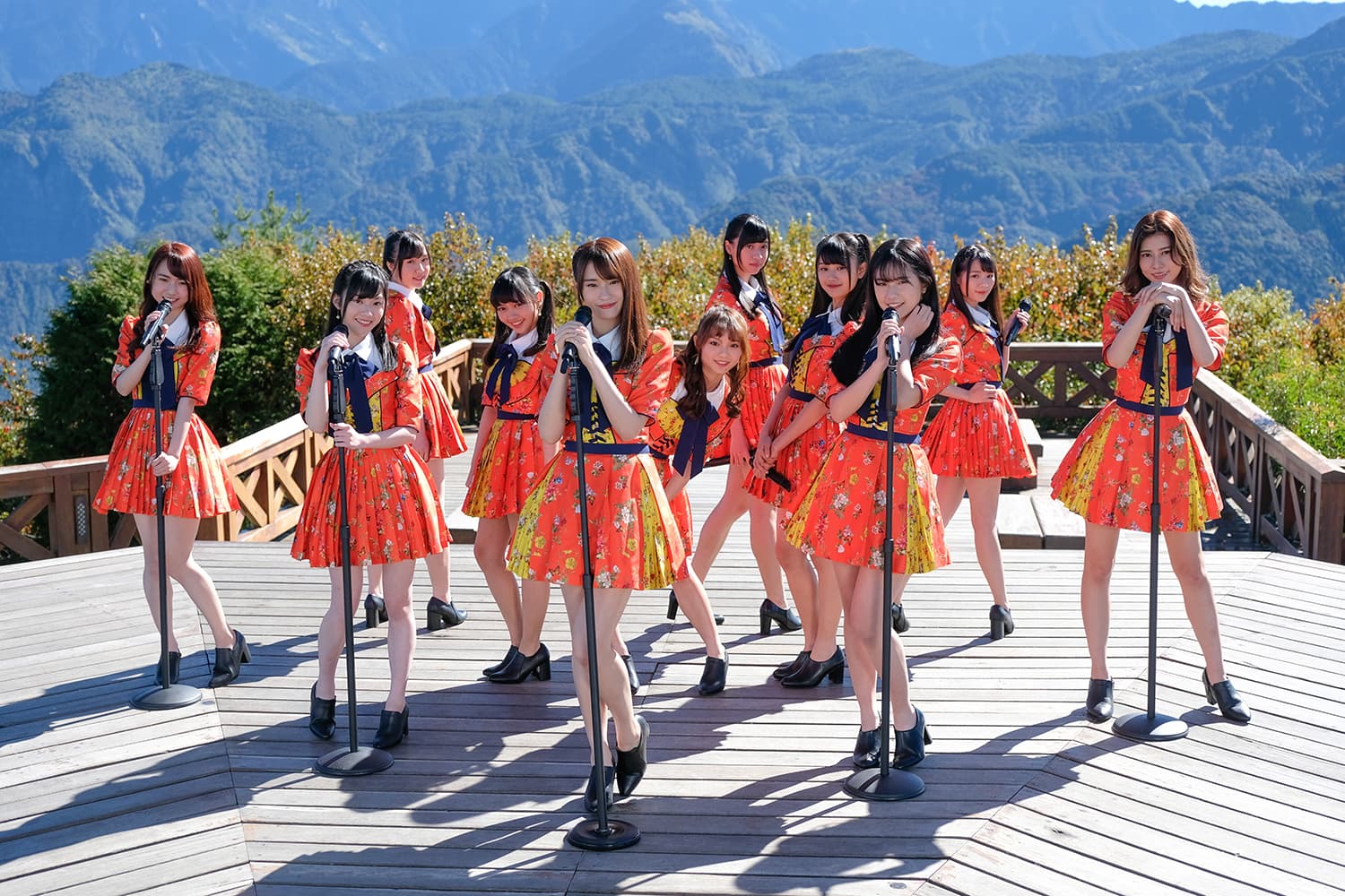 AKB48 Team TP到阿里山取景拍MV，衣服單薄加上3度低溫，讓近一半成員病倒。 （好言娛樂提供）