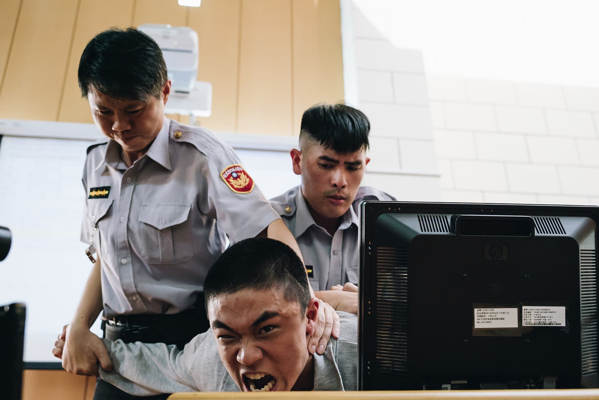 潘親御爆發力強,撞到下巴都腫了。(公視提供)
