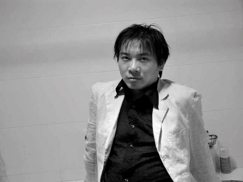 在廣告公司上班時的路內,正兒八經效率至上,這大概是他這輩子活得最像上班族的時期了。(路內提供)