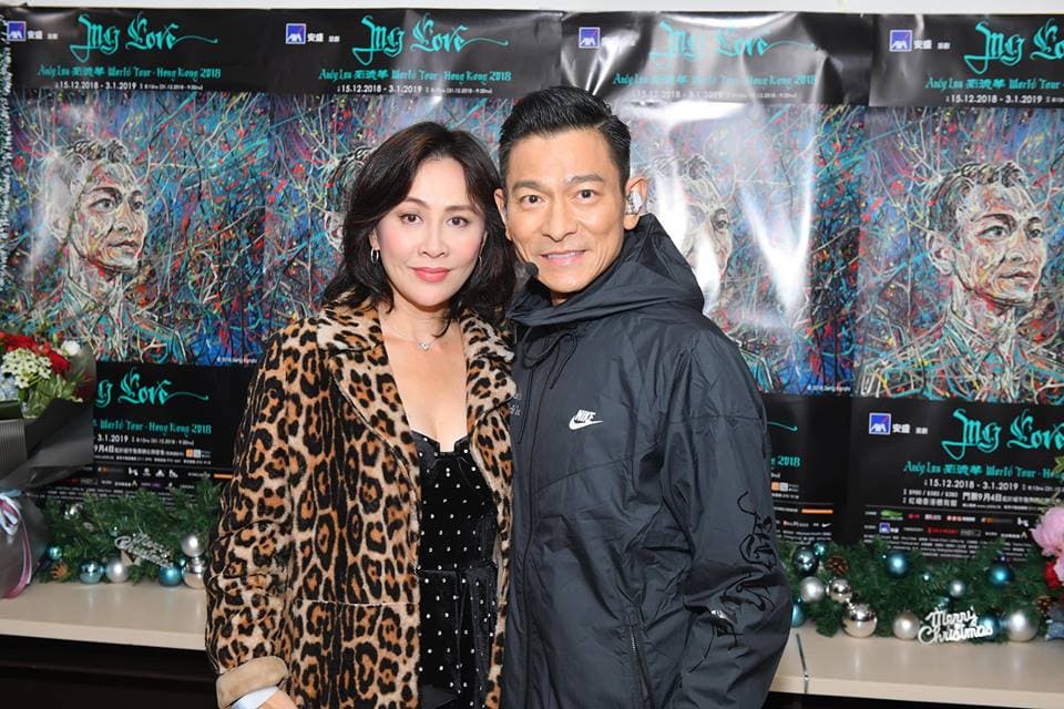 劉德華七年沒開演唱會,身為好友兼同學劉嘉玲特來捧場,據知她已看第二場了。(劉德華粉絲同學會臉書)