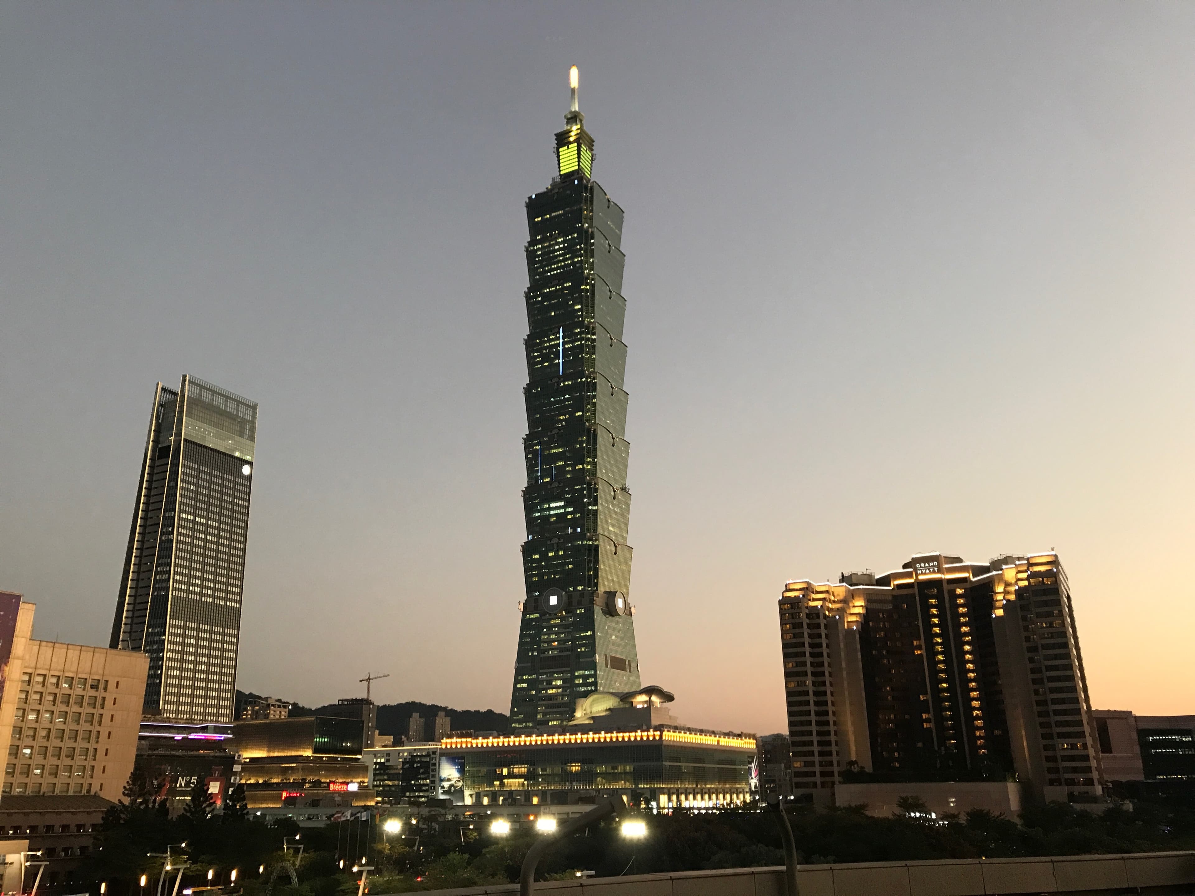 101大樓今(22)日晚間7點驚傳火警。
