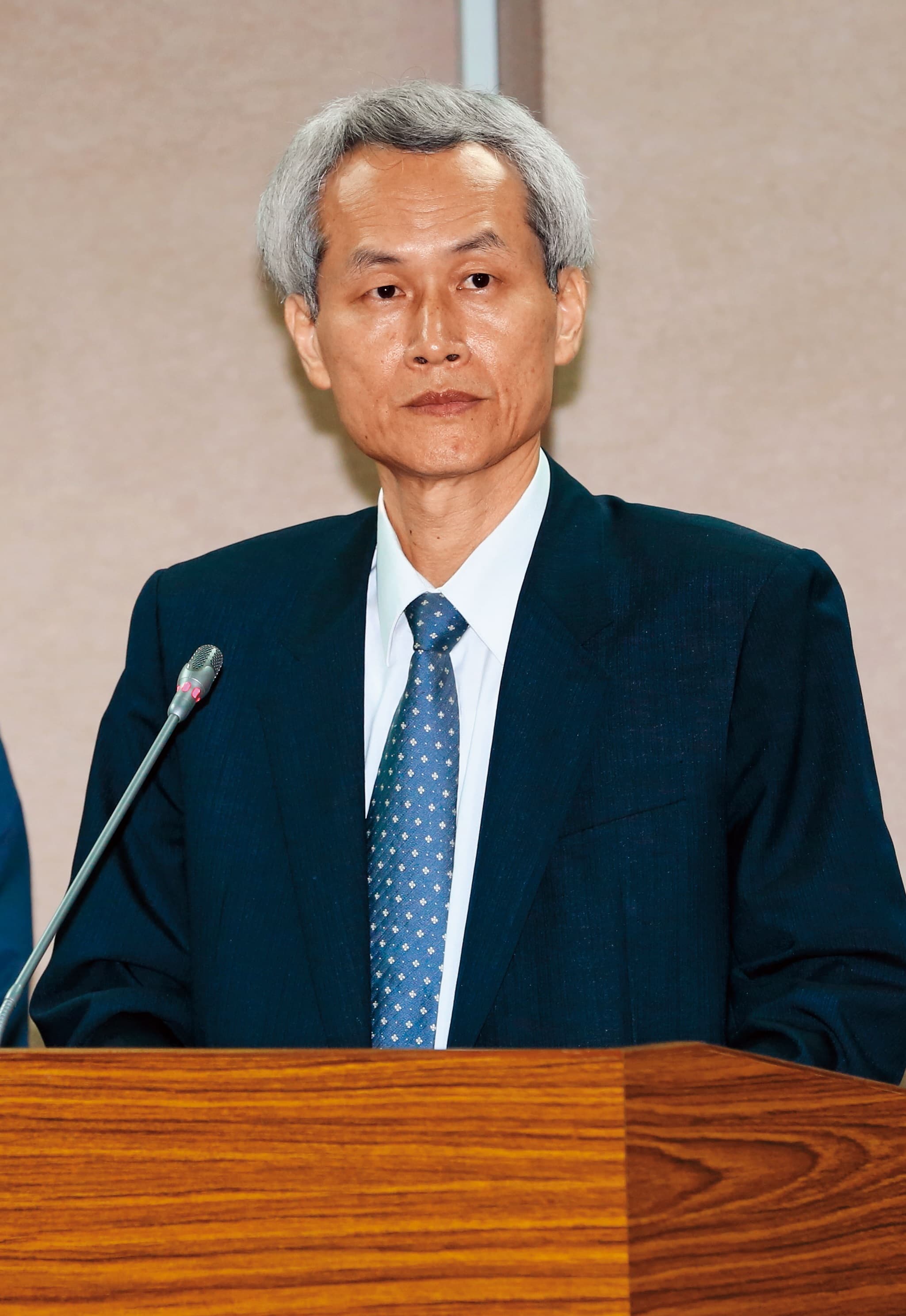 銓敘部長周弘憲今年10月在立法院答詢時表示,若持續不返還溢領退休金,將移送行政執行署強制執行。