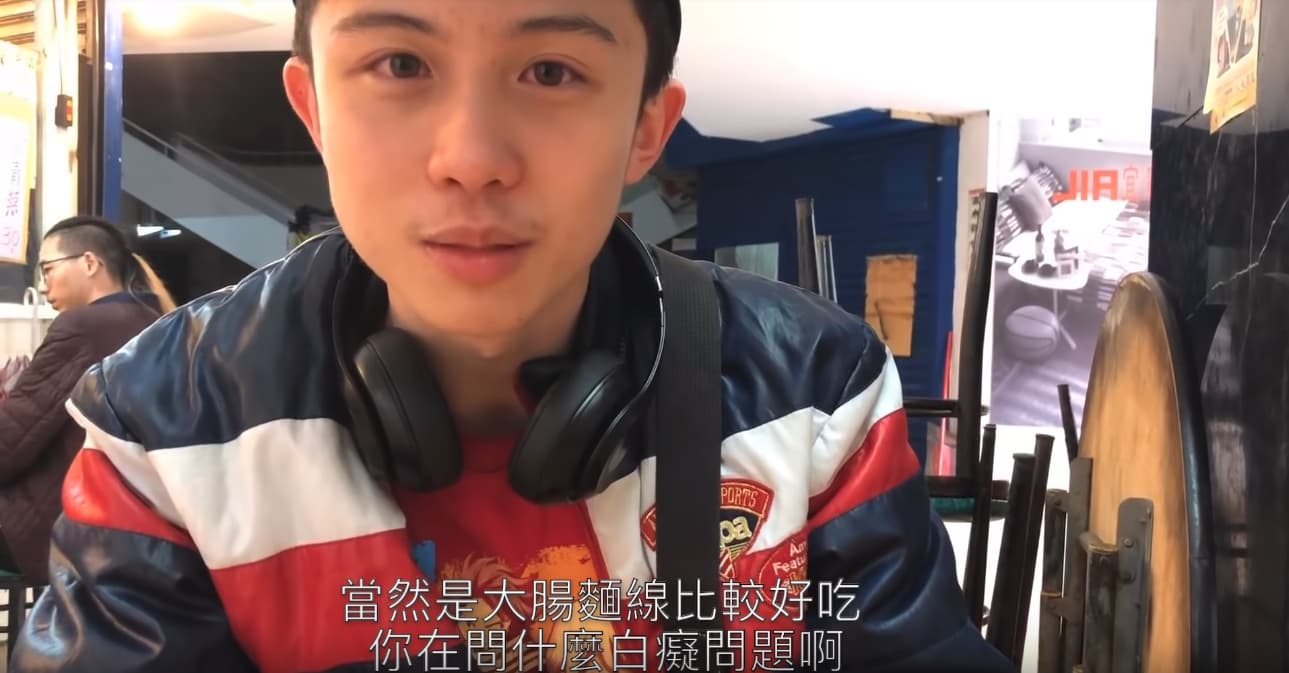 被同學問到敏感問題,孫安佐尷尬笑答,「答案當然是大腸麵線,你在問什麼白痴問題。」(翻攝自Sun Edward YouTube)