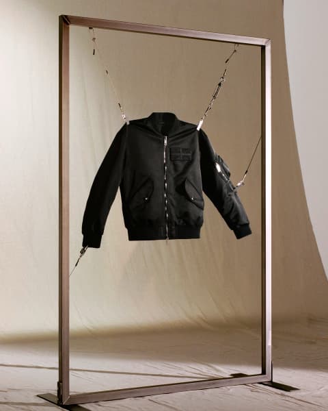 12月17日BURBERRY推出的限時B Series限量外套。(BURBERRY提供)