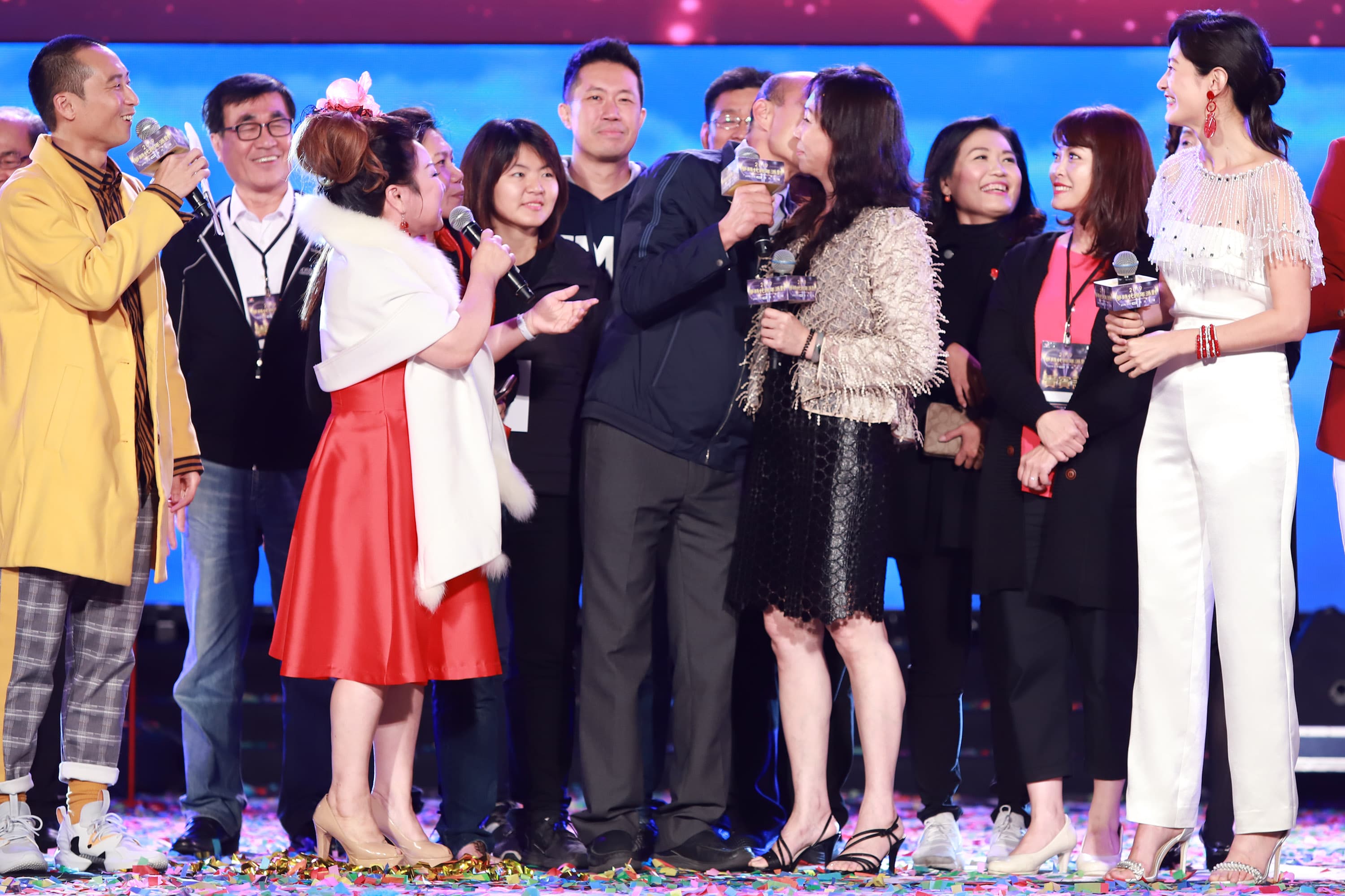 韓國瑜市長害羞向夫人獻吻。（民視提供）