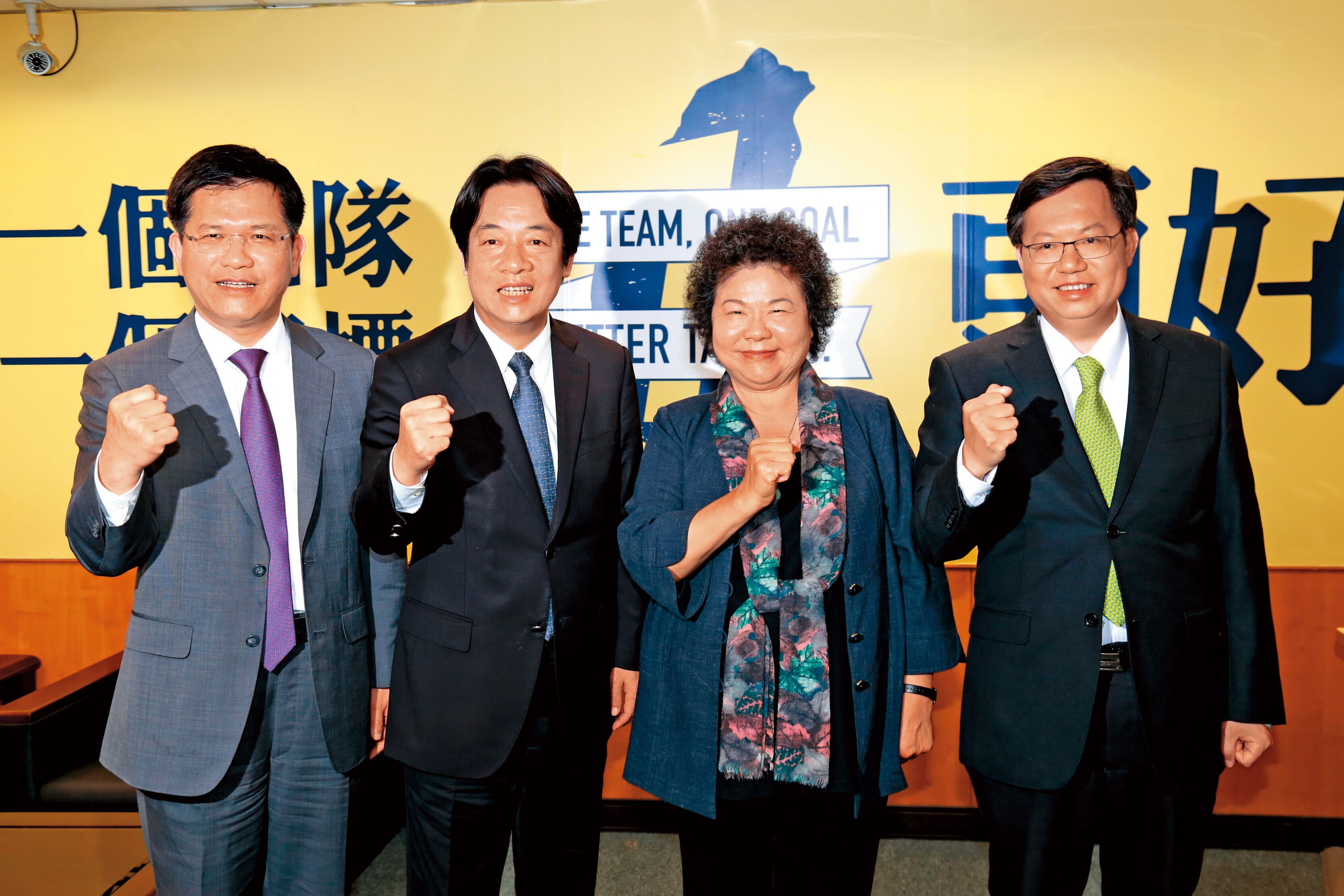 民進黨上屆6都市長中,僅鄭文燦(右)連任,站穩黨內中生代領頭羊地位。