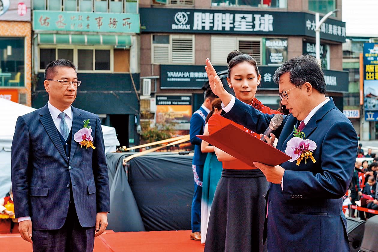 鄭文燦公開宣示第二任市長任期會做好做滿,圖為他上週二宣誓就職。(桃園市政府提供)