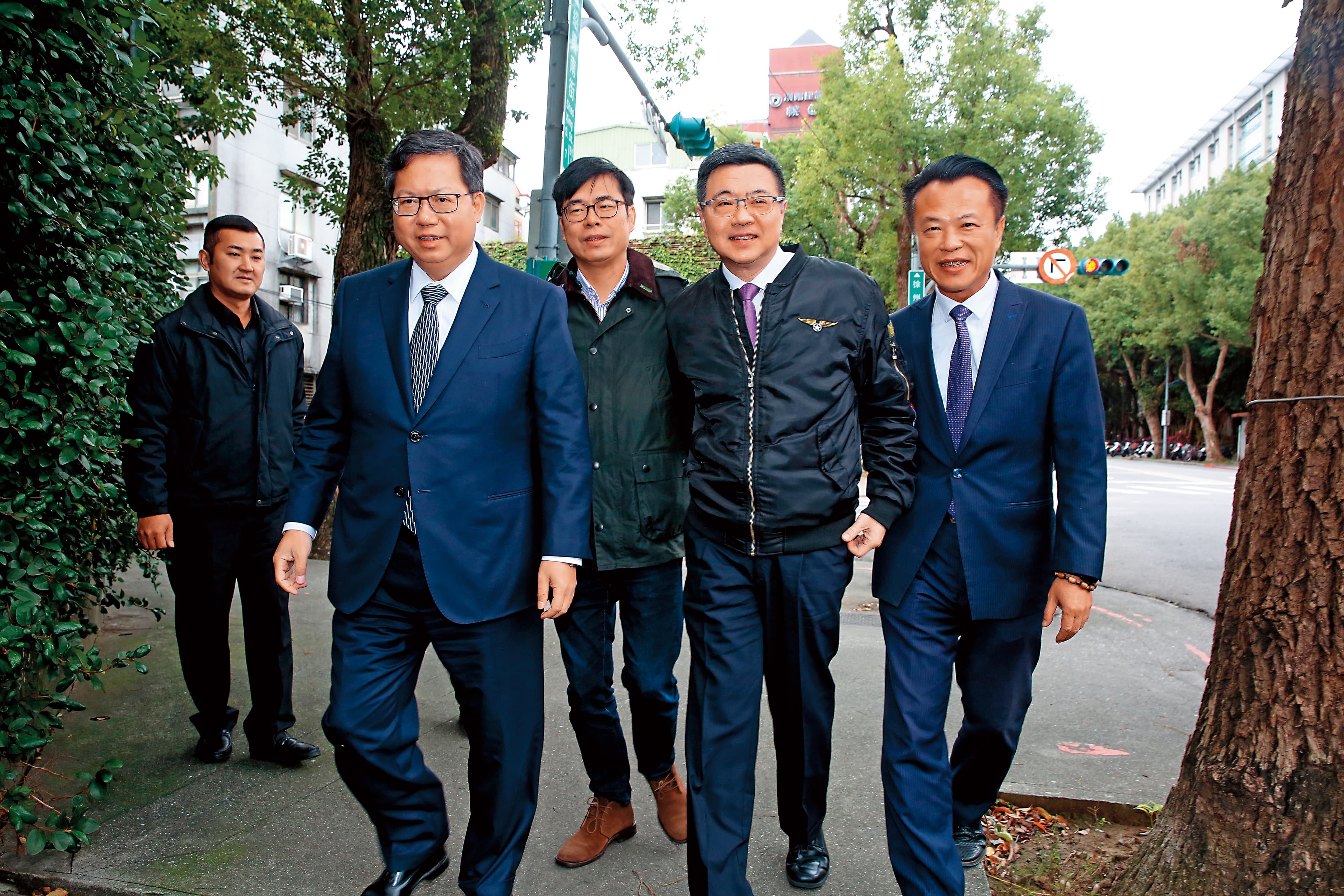 鄭文燦、陳其邁、翁章梁等黨內中生代,上週六與支持的民進黨主席候選人卓榮泰出席座談會。