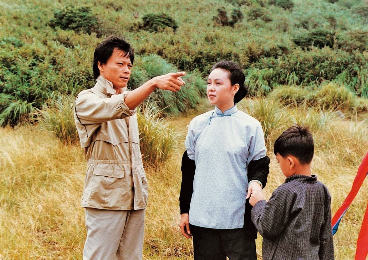 張毅（左）執導、楊惠姍（中）主演的電影《玉卿嫂》是台灣新電影時期重要作品。（翻攝自tavis.tw網站）