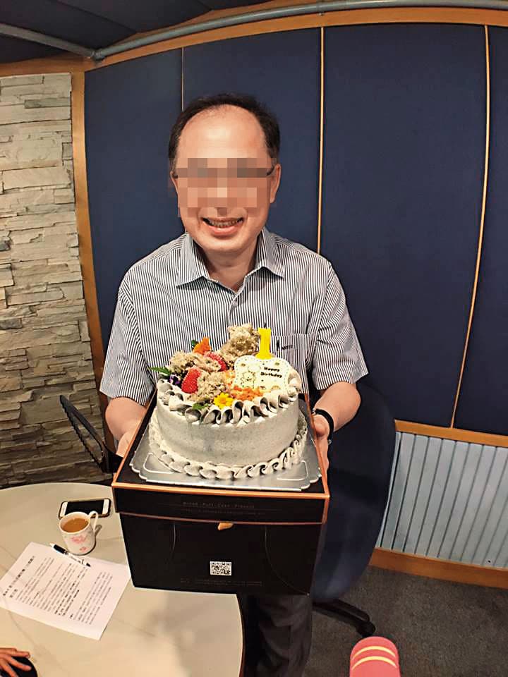 台中知名牙醫豐富與小三去摩鐵偷情被逮,和小四在佛堂做愛的影像也流出,卻反指妻子偷人。(翻攝自臉書)