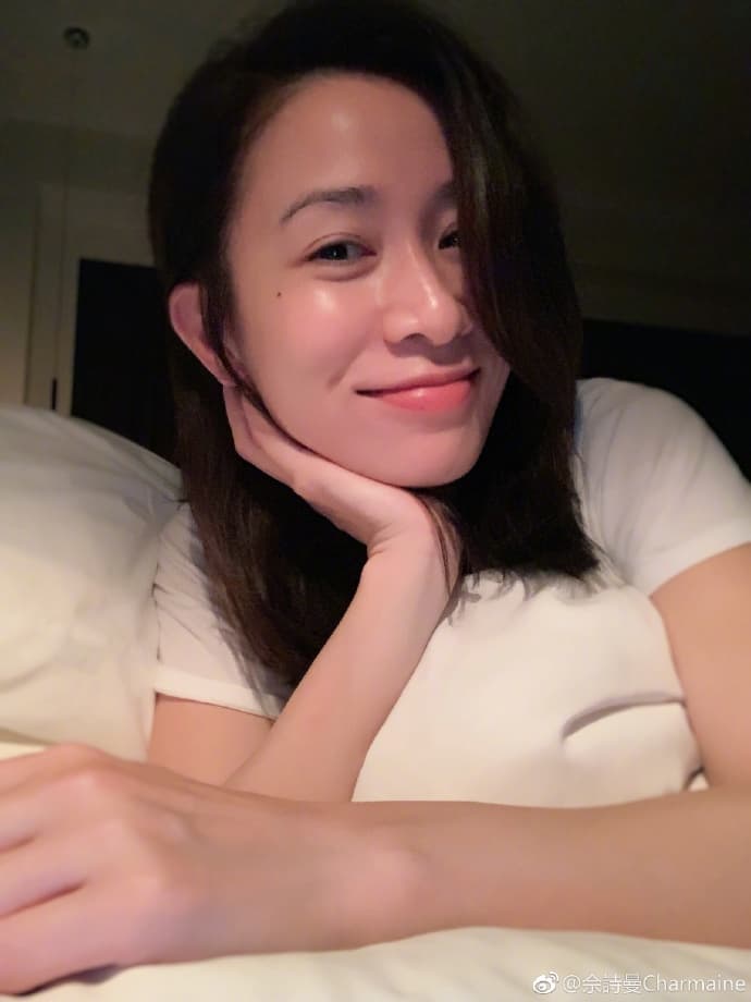 佘詩曼PO上自拍照。(翻攝自佘詩曼微博)