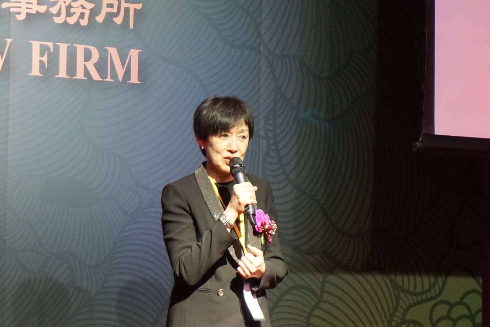 台灣高鐵前董事長殷琪出席常在國際法律事務所喬遷酒會。