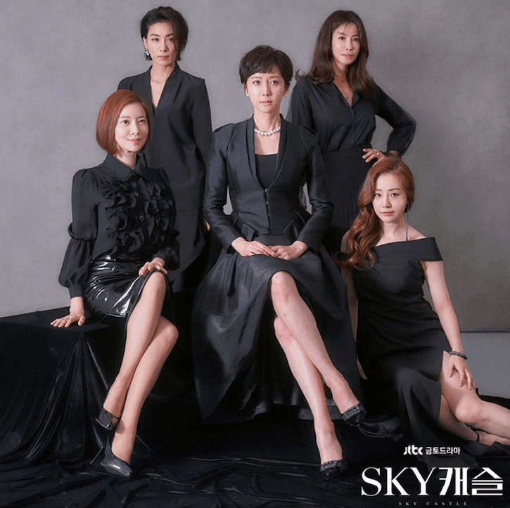 《SKY castle》血淋淋呈現欲扶助丈夫事業和培育子女成為二代貴族的貴婦心情,創下相當於無線電視82%的驚人收視率。(friDay影音提供)