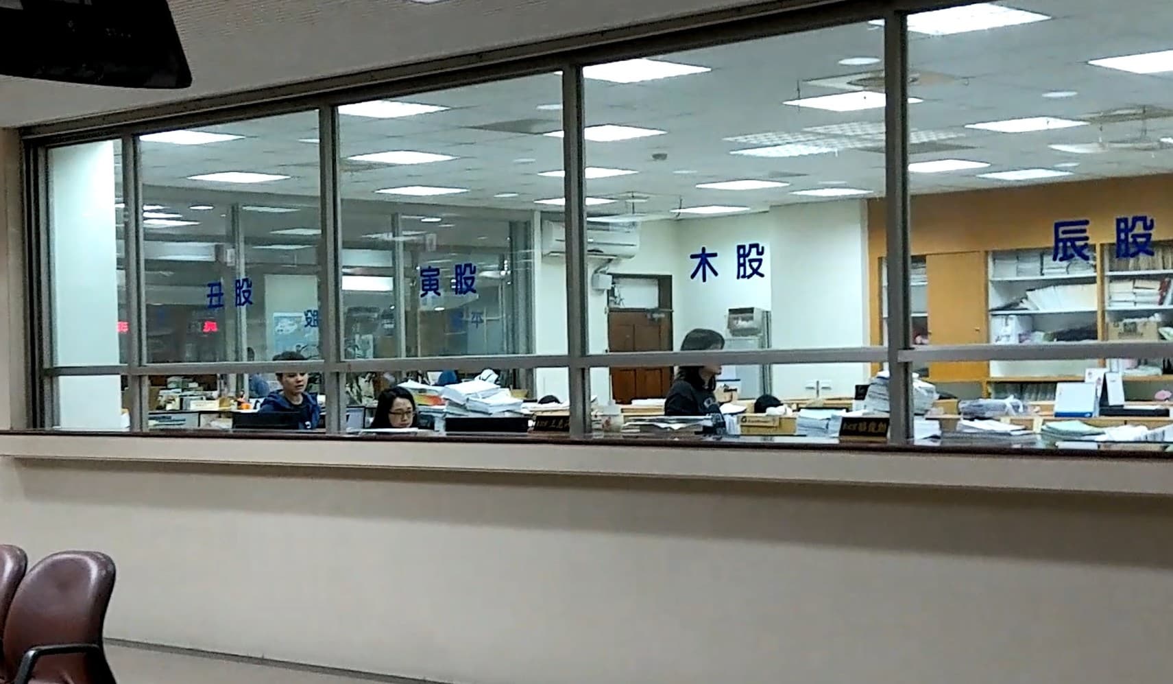 台北地院民事執行處書記官駱俊勳偷賣法拍屋並以偽造文書方式吃案,遭移送地檢署偵辦。