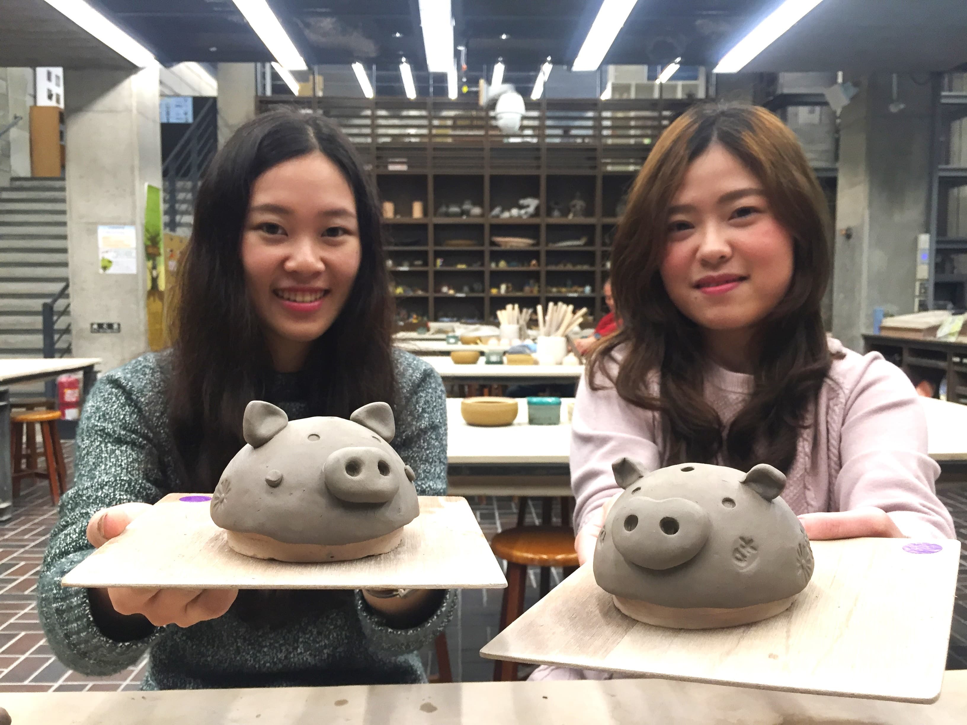 陶博館陶藝研習室新春期間推出「手捏風鈴季-坯坯豬風鈴」DIY。(陶博館提供)