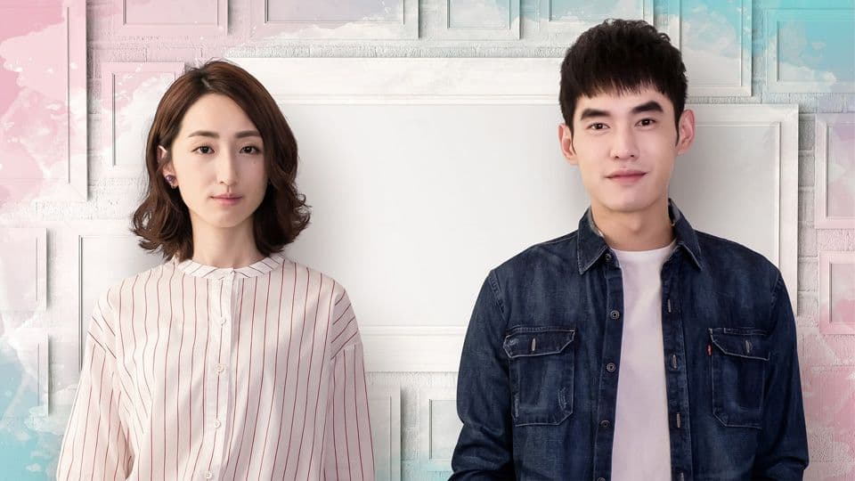 《如果愛,重來》中,張書豪(右)飾演在婚姻中長不大的男人,被計程車載到平行時空,發現老婆柯佳嬿竟成了好兄弟的同居女友。(歐銻銻娛樂提供)