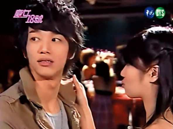 2009:10年前的劉以豪在《魔女18號》只是客串,也算是他平面模特兒、電視廣告後轉型的第一小步,後來熬了超久才有如今成績。