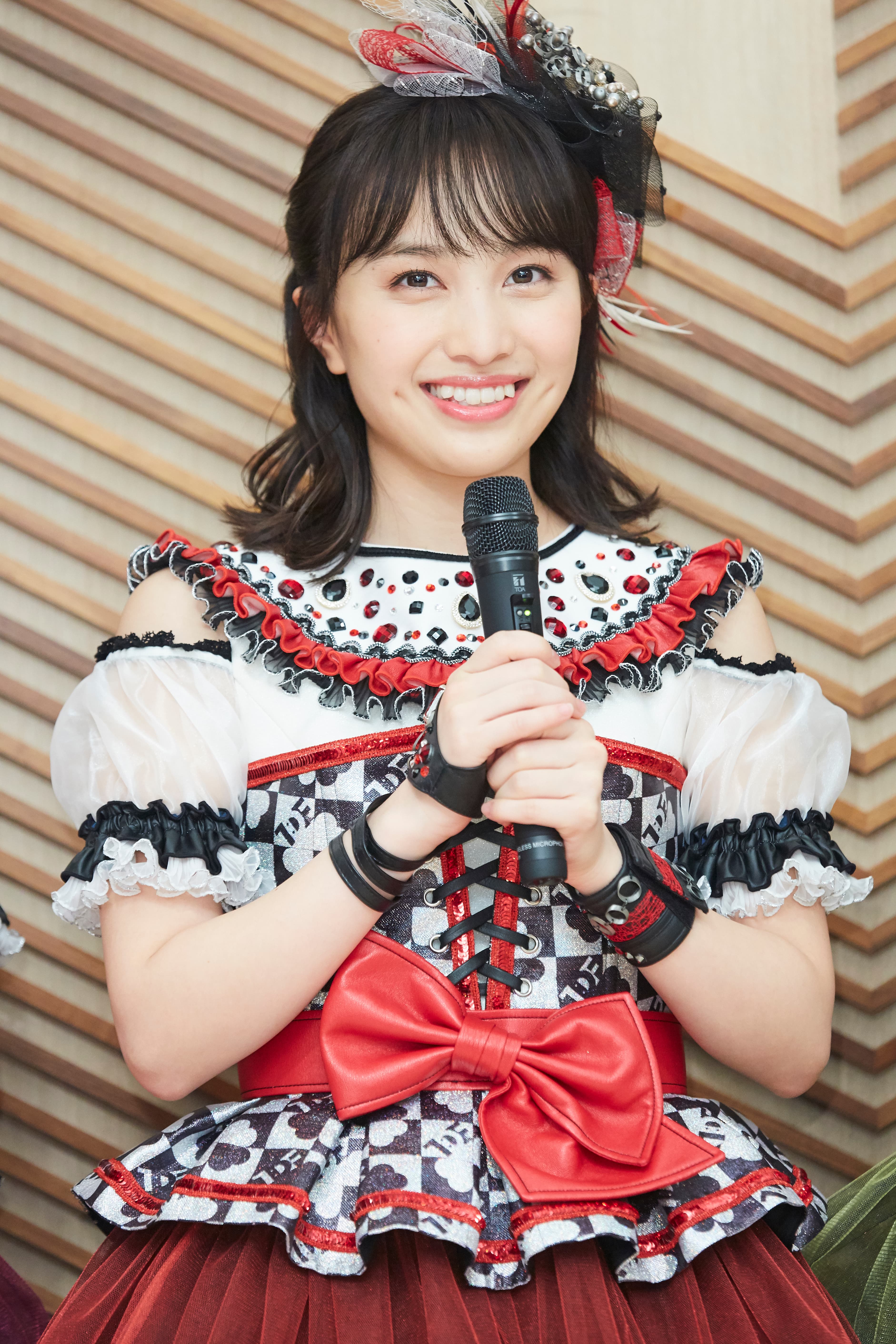 百田夏菜子看到粉絲接機非常驚喜,跟大家相約:「明天見!」