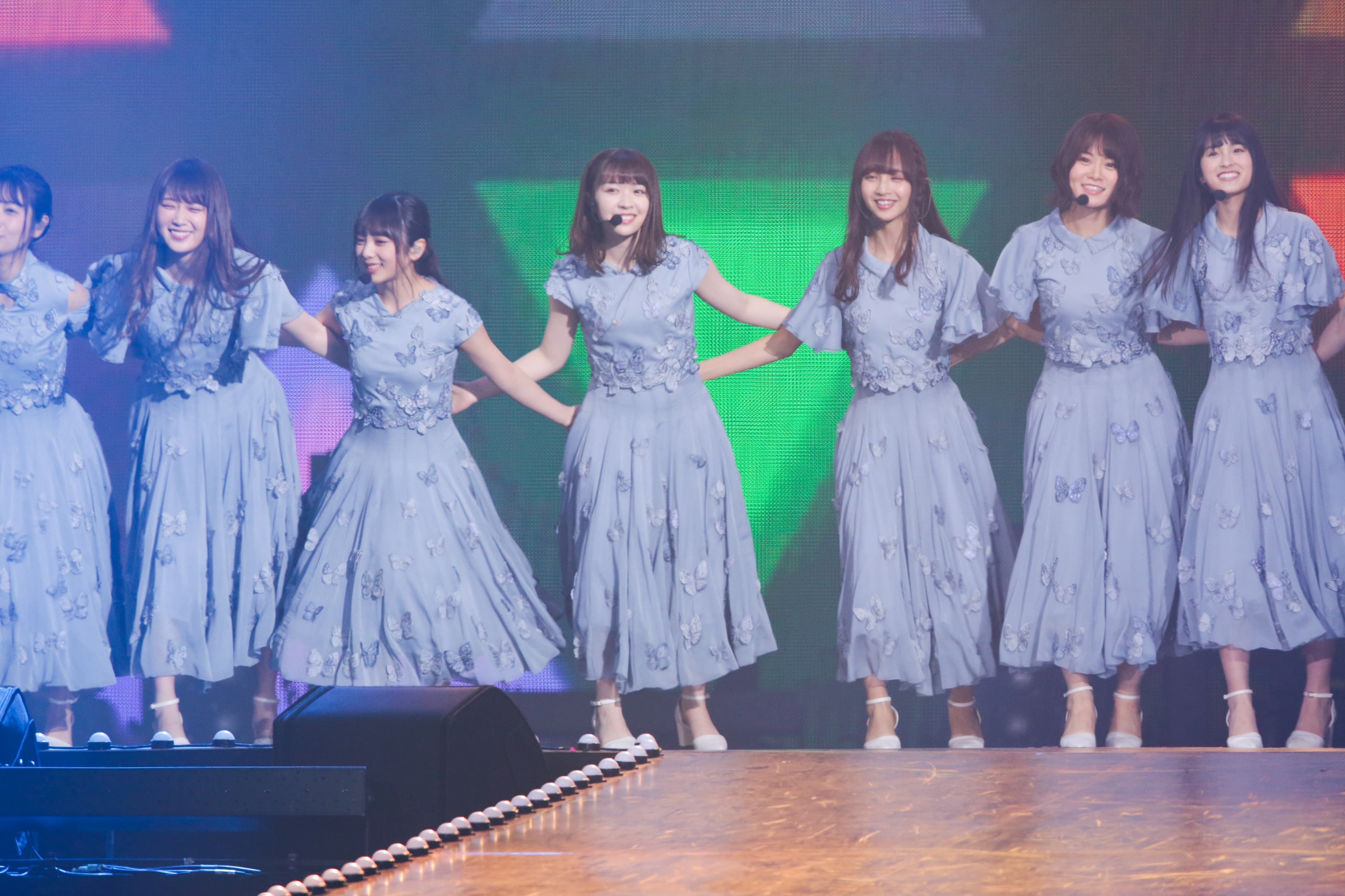 乃木坂46一共來了20位成員上台表演,帶來2首耳熟能詳的歌曲,炒熱全場。