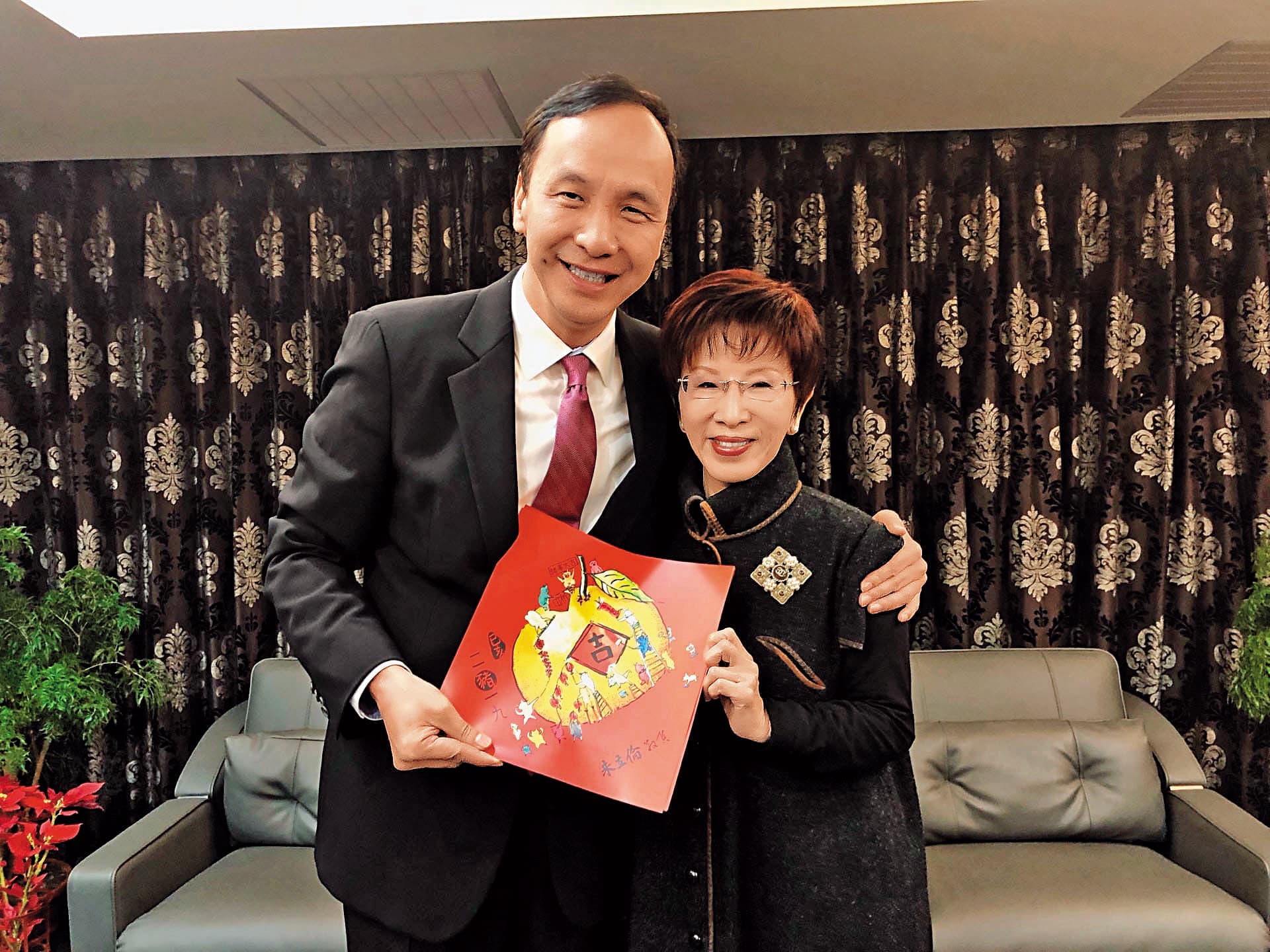 換柱成參選包袱，朱立倫25日在臉書貼出與前黨主席洪秀柱的合照，2人已冰釋前嫌。（翻攝朱立倫臉書）