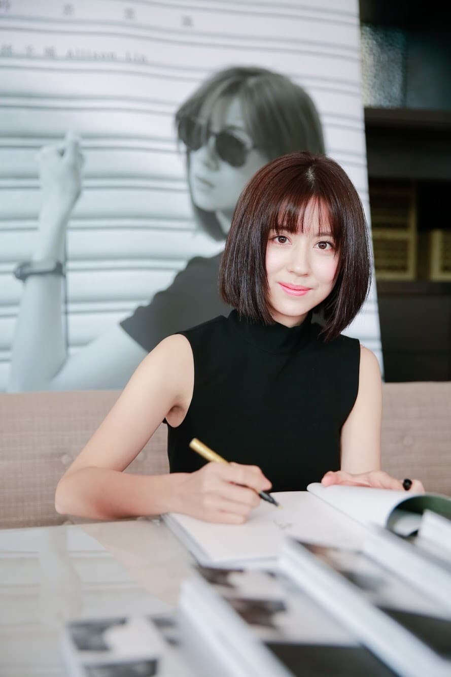 林予晞辦簽書會跟粉絲分享出書喜悅。