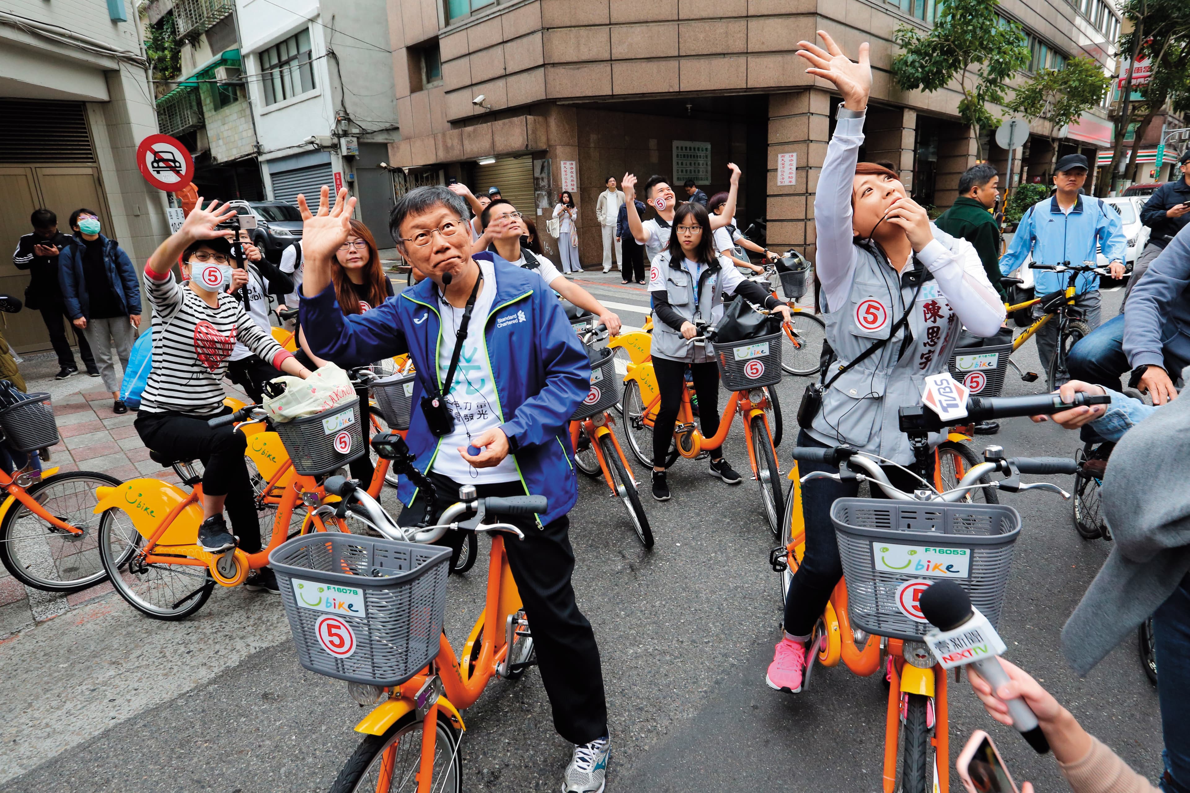 台北市長柯文哲民調領先總統蔡英文和朱立倫,成為2020最大黑馬。
