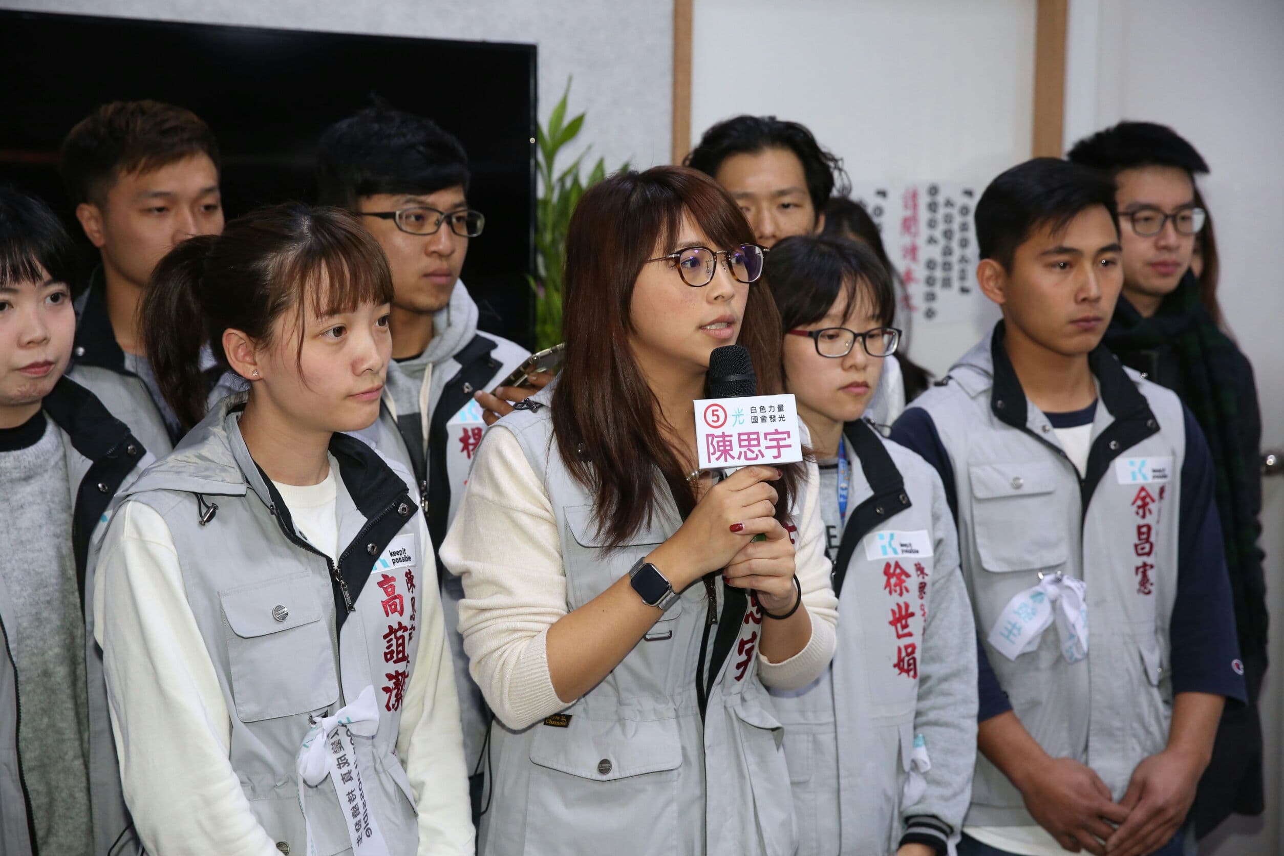 代表柯家軍的無黨籍候選人陳思宇已在傍晚提前宣布敗選。