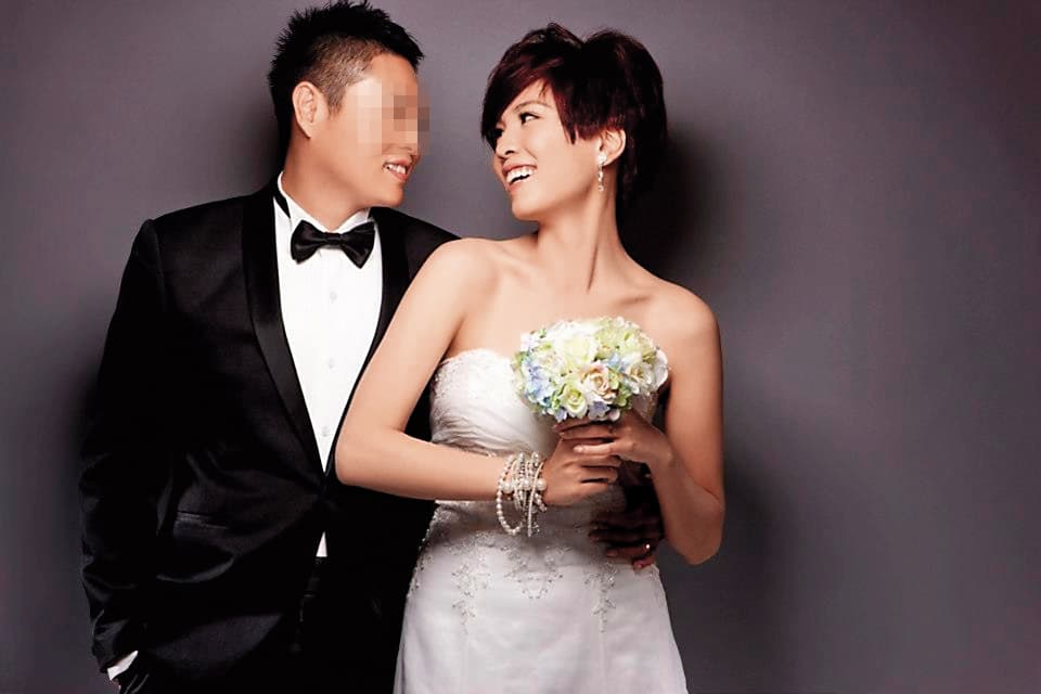 鍾沛君與吳姓前夫去年7月離婚,圖為2013年2人拍攝的婚紗照。(翻攝自吳姓前夫臉書)