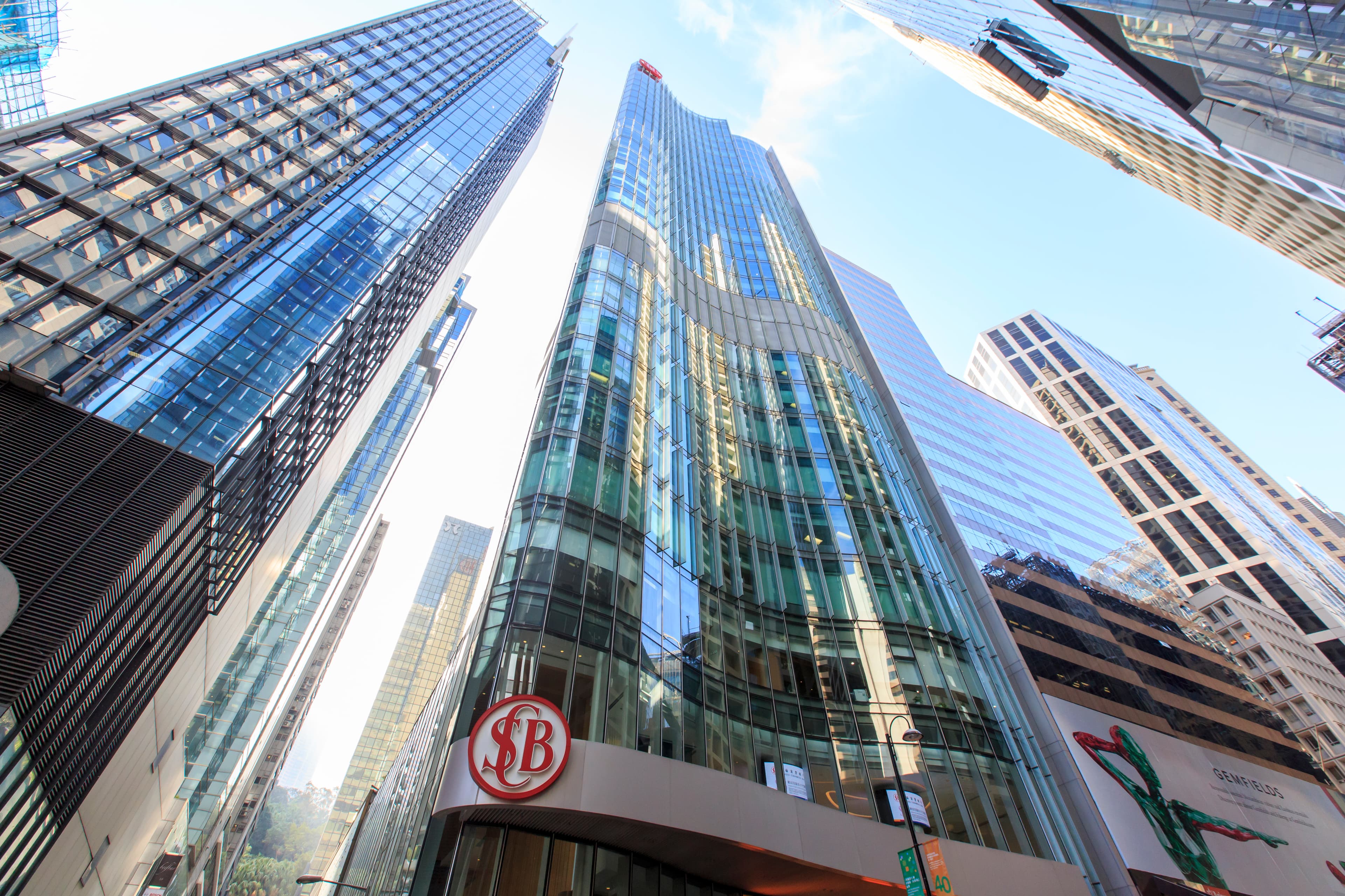 上海商銀去年一上市就拿下銀行股王,圖為香港上海商業銀行總行。