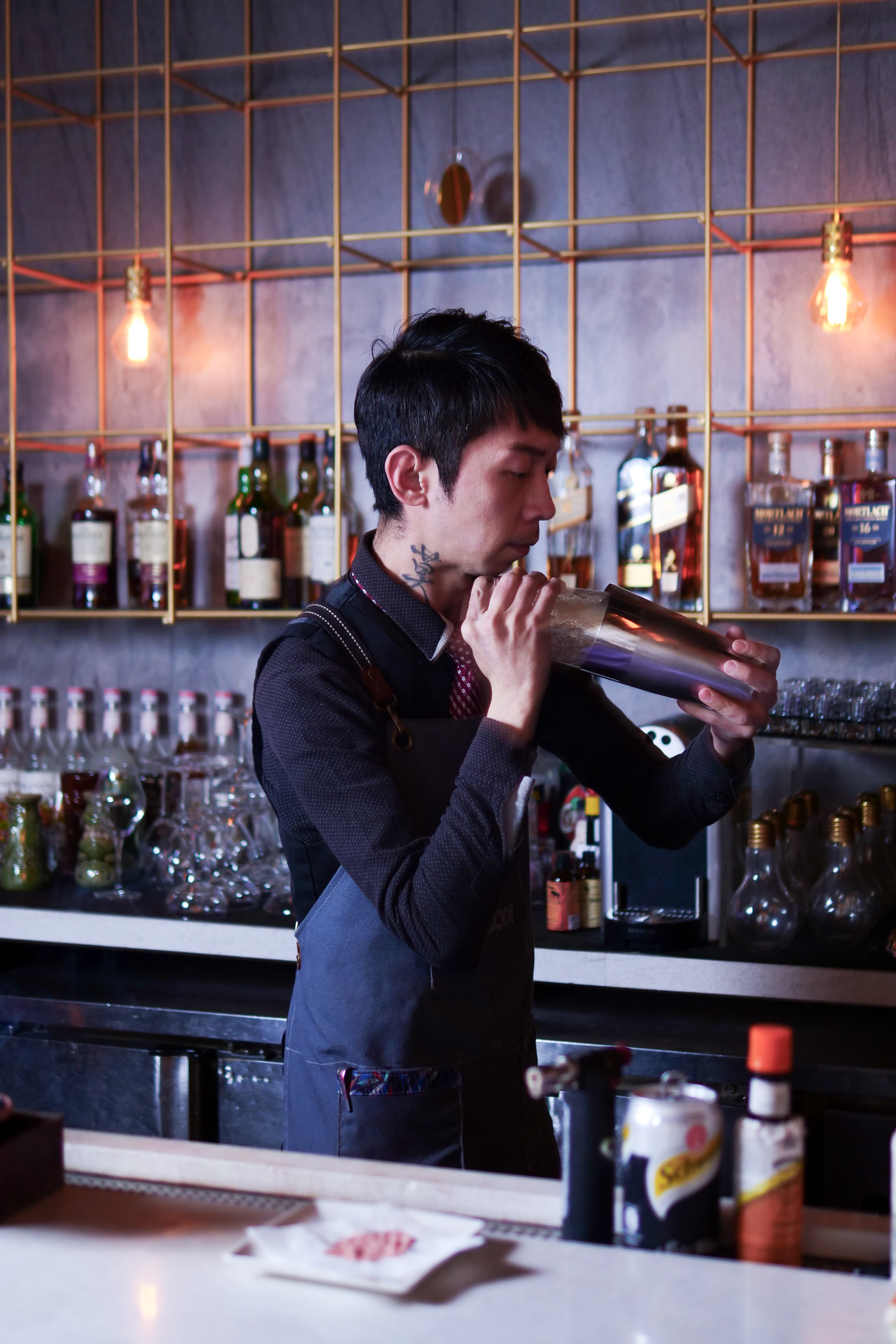 71年次的小莫（莫俊傑）擅長把台灣元素融入調酒。