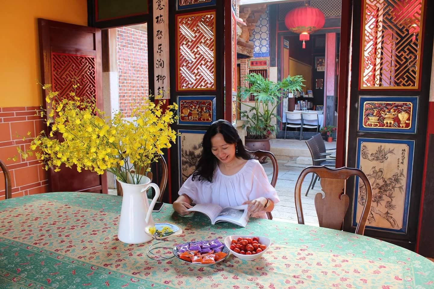 楊婉苓在10年把南歐的熱情與浪漫引進到金門古厝中,以她獨特的美學為閩式老宅注入新的活力。