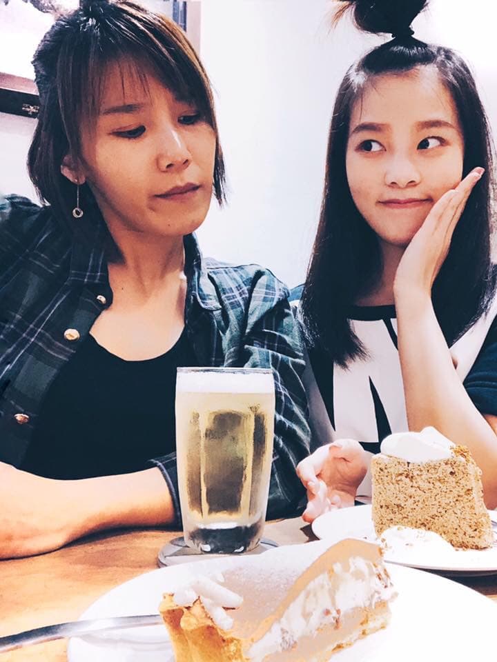 李佳薇和李佳歡這對姊妹先後以選秀節目出道。(翻攝自李佳歡臉書)
