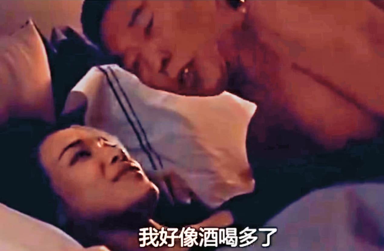 之前鈕承澤(右)演《愛》時,就有因為喝酒硬不起來的橋段,看來應是他的人生寫照。左為舒淇。(翻攝自ETTODAY微博)
