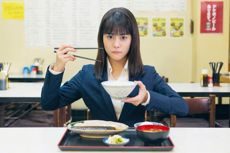 日劇《忘卻的杏子》用美食療癒情傷。(翻攝自官網)
