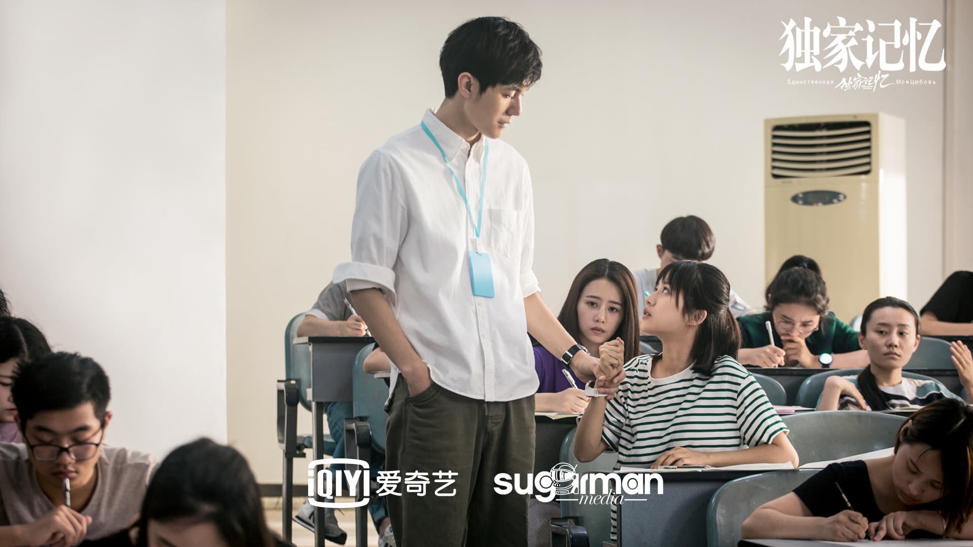 身高188公分的張超與李婷婷緣起考試作弊誤會。（翻攝自官方微博）
